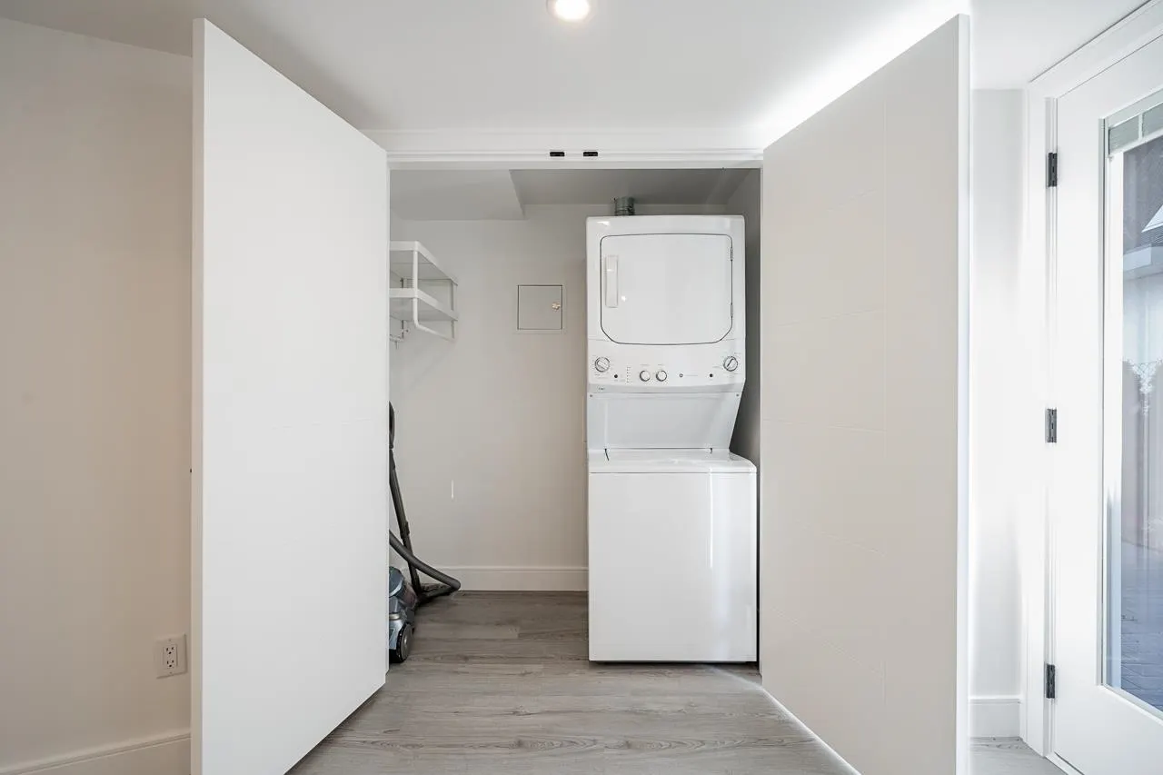2637 Sandstone Crescent