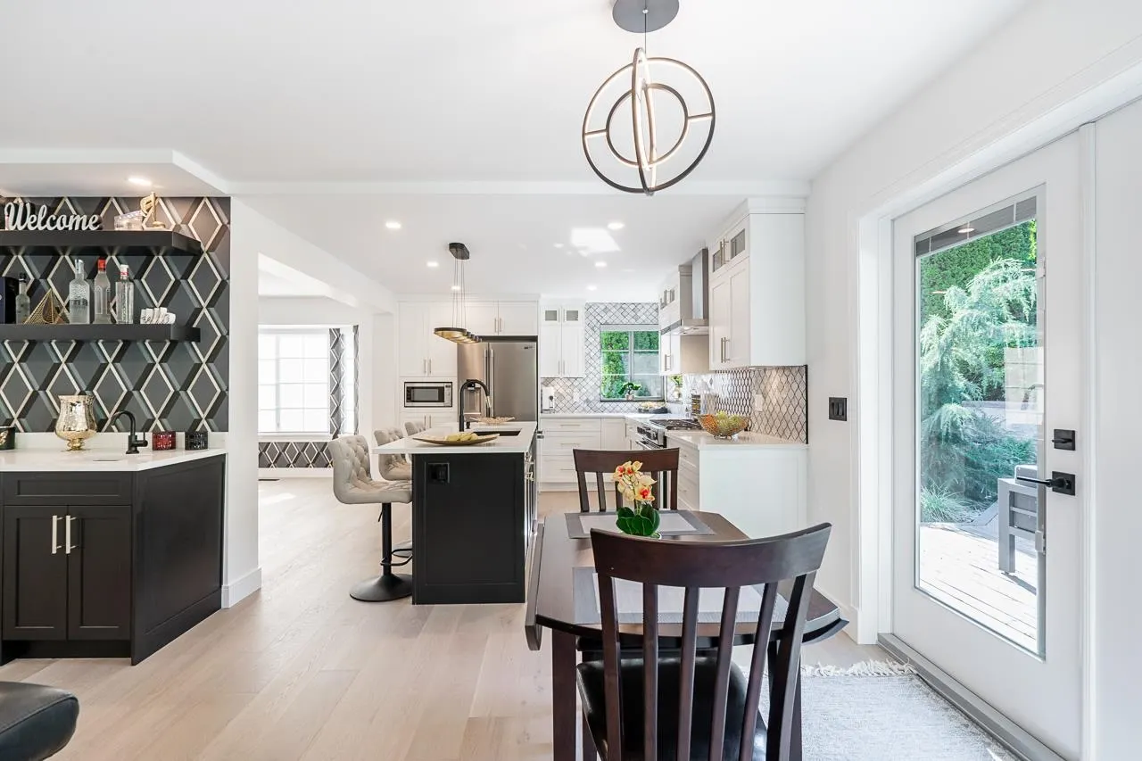 2637 Sandstone Crescent