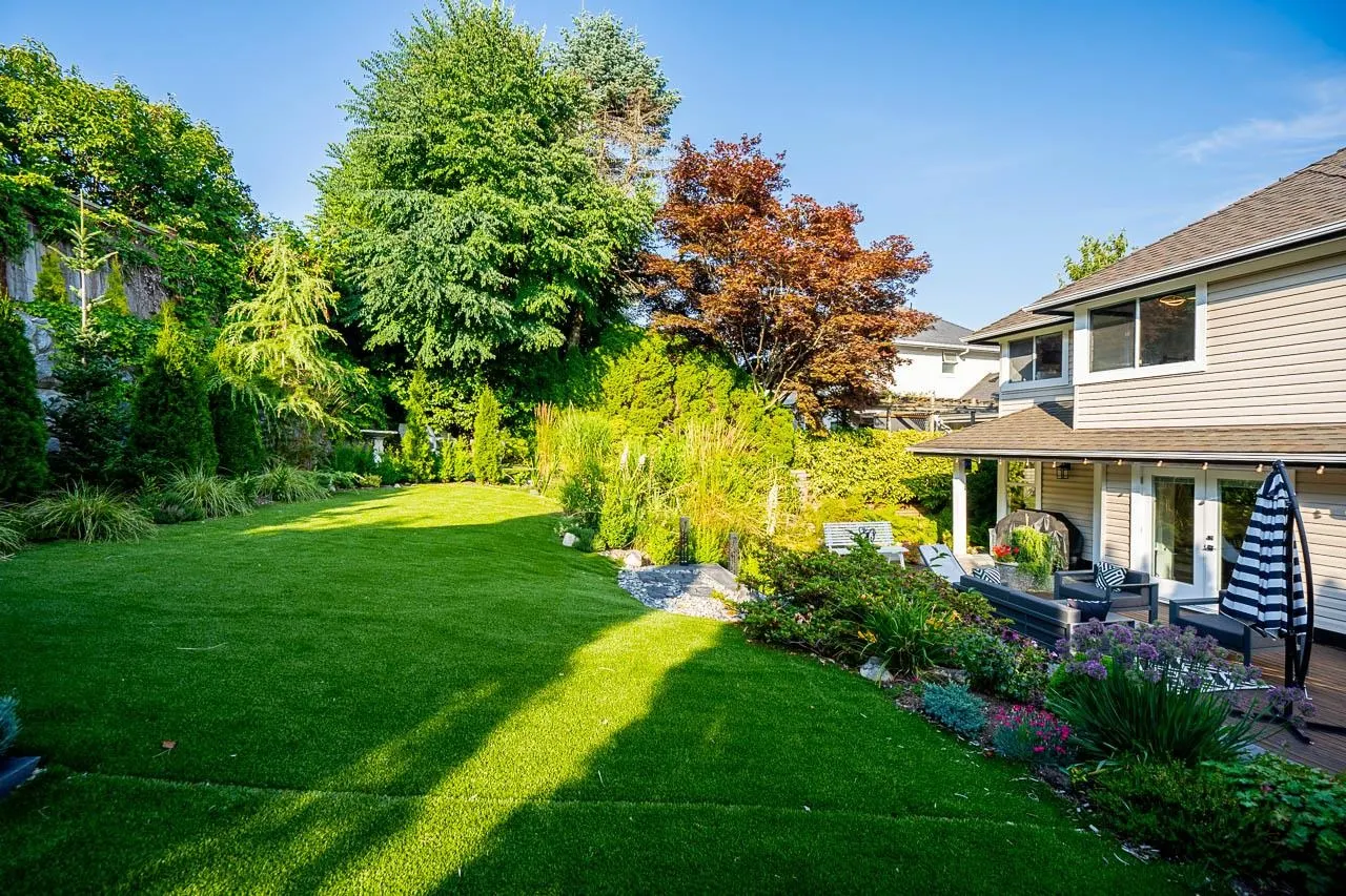 2637 Sandstone Crescent