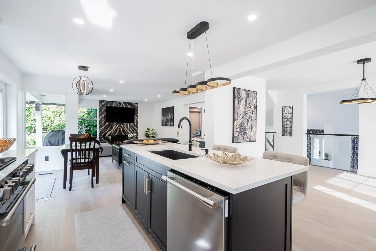 2637 Sandstone Crescent