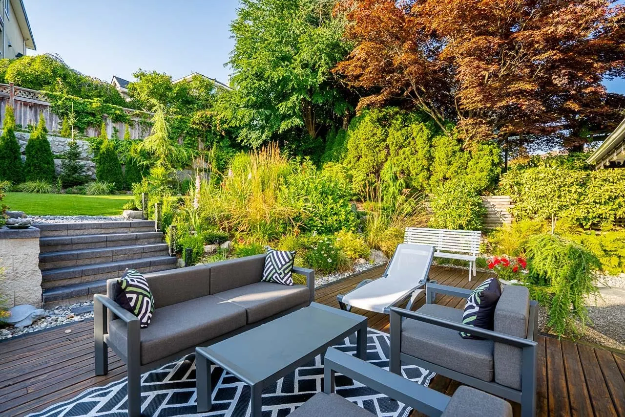 2637 Sandstone Crescent