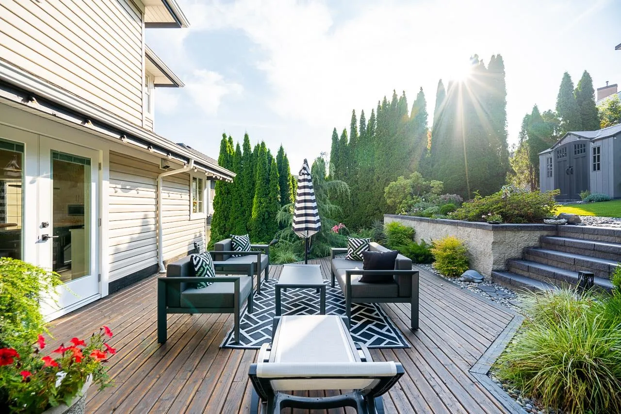 2637 Sandstone Crescent