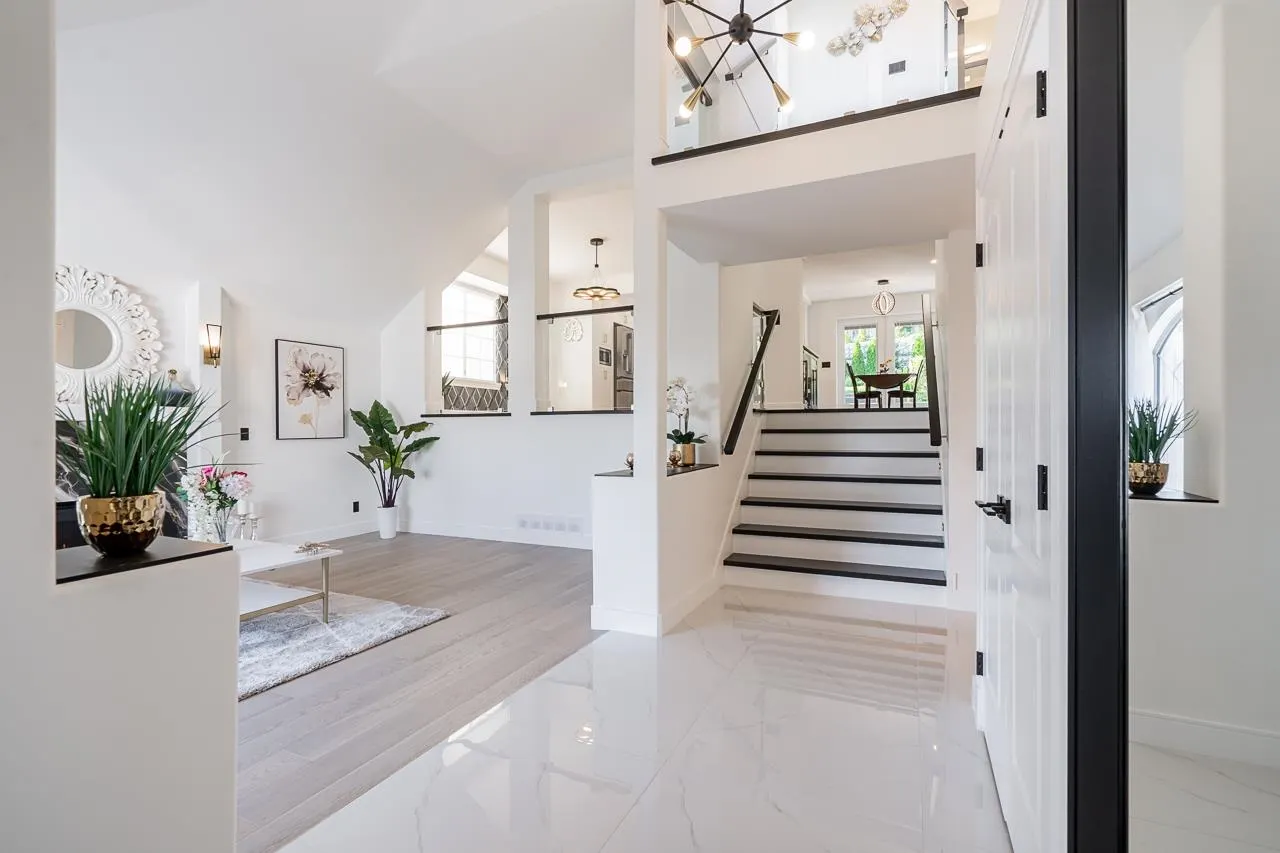 2637 Sandstone Crescent
