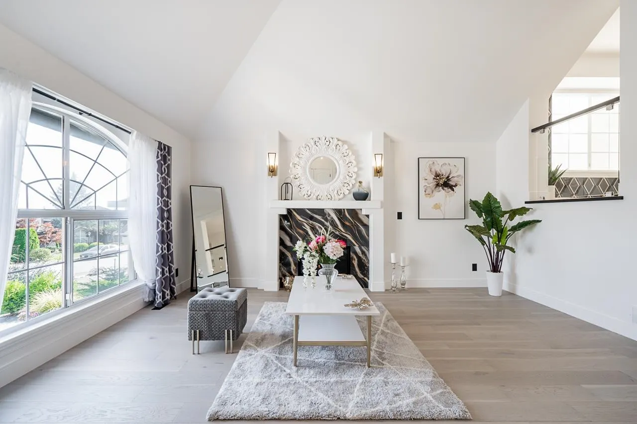 2637 Sandstone Crescent