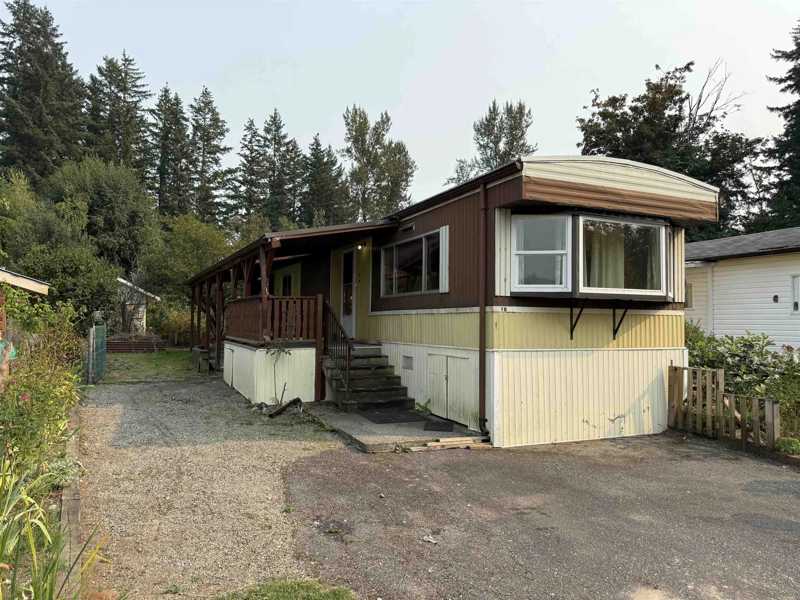 15 2216 Lougheed Highway