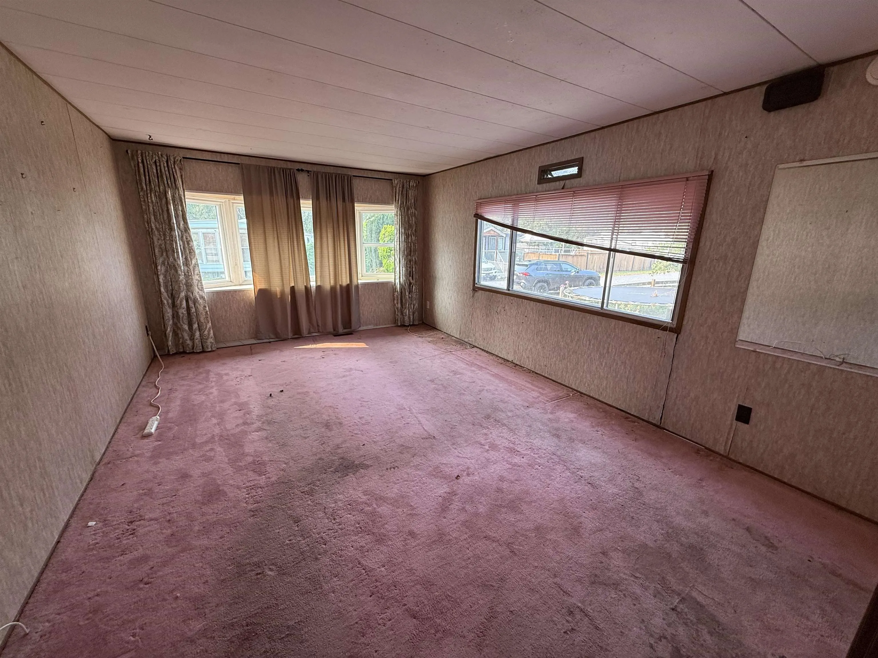 15 2216 Lougheed Highway