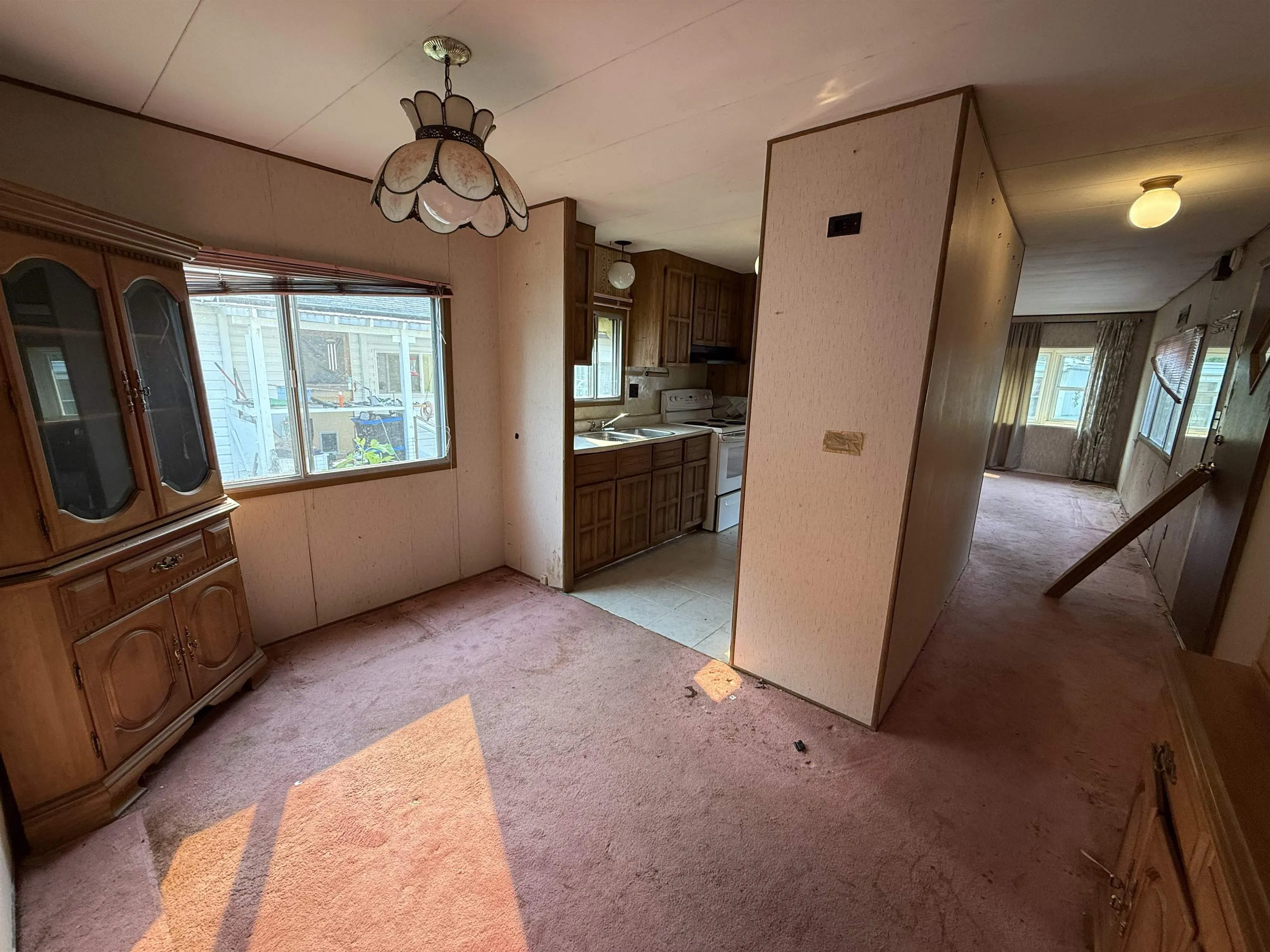 15 2216 Lougheed Highway
