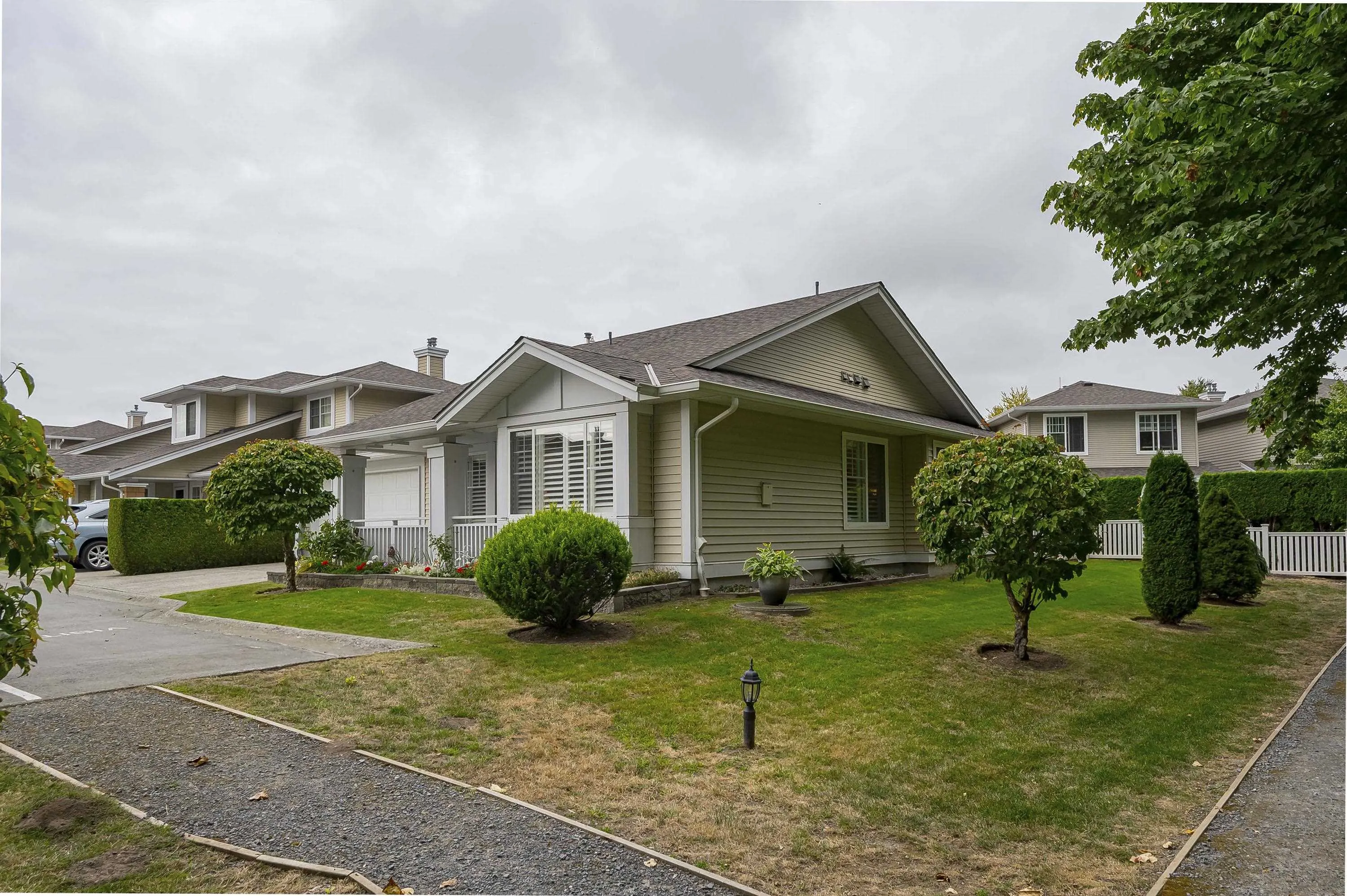 53 6885 184 Street