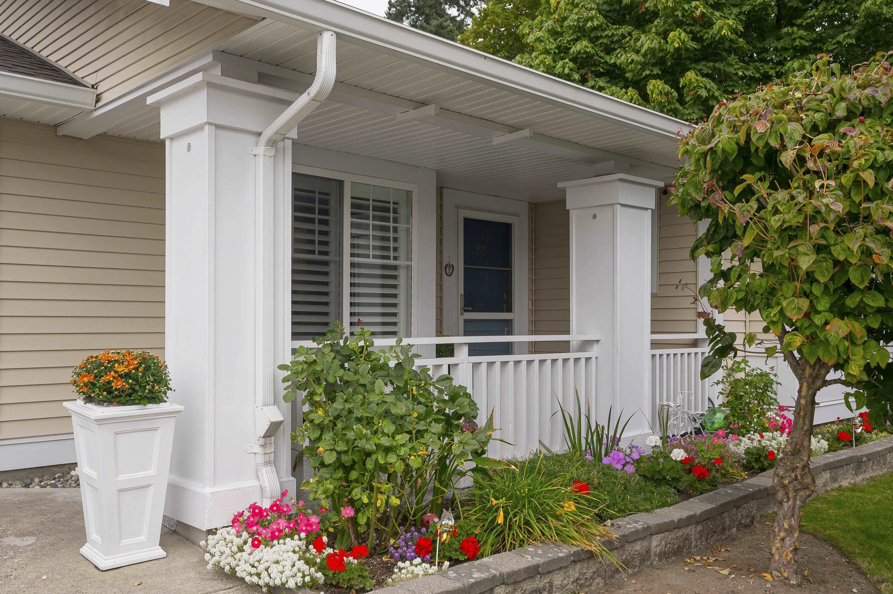 53 6885 184 Street