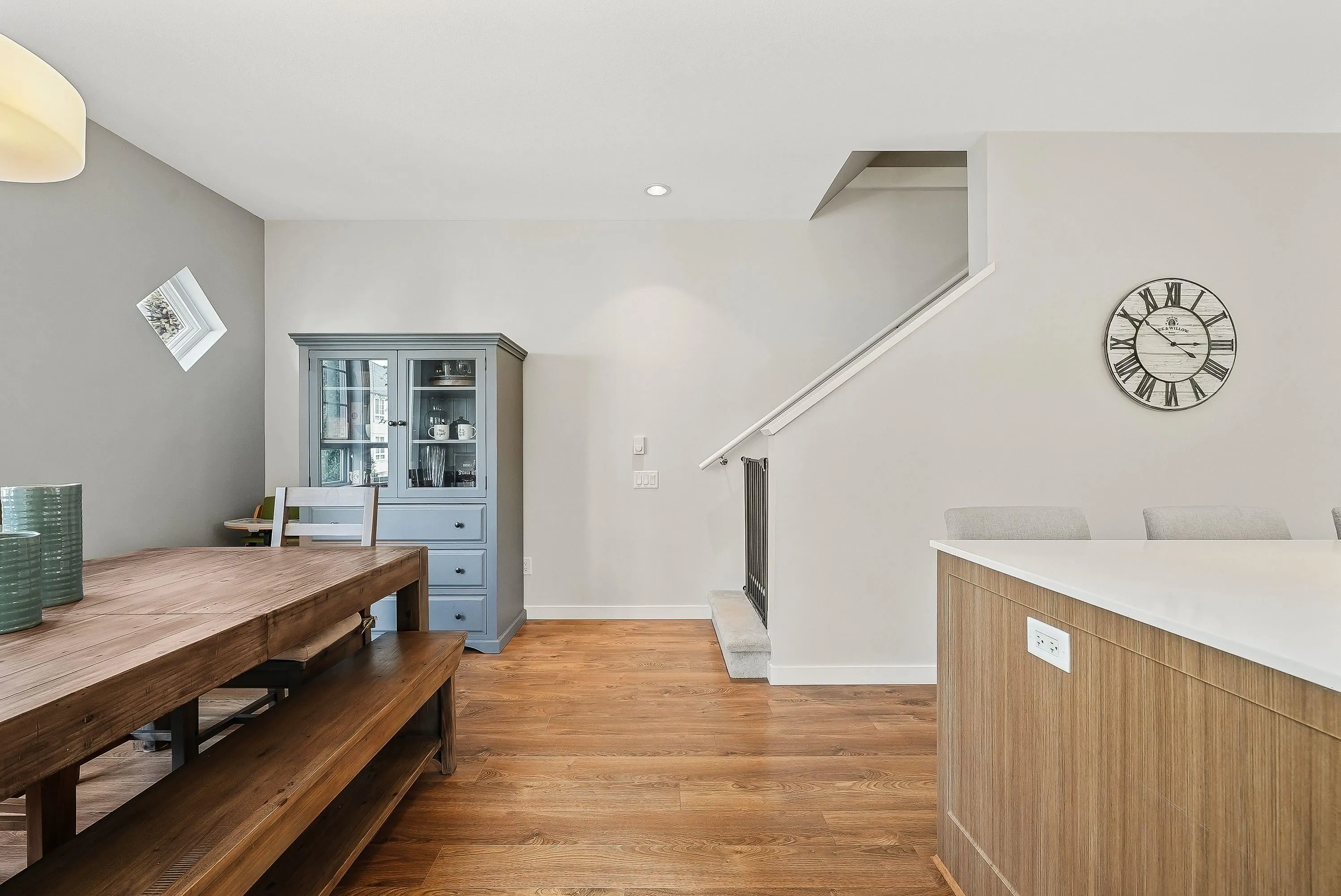 65 8476 207a Street
