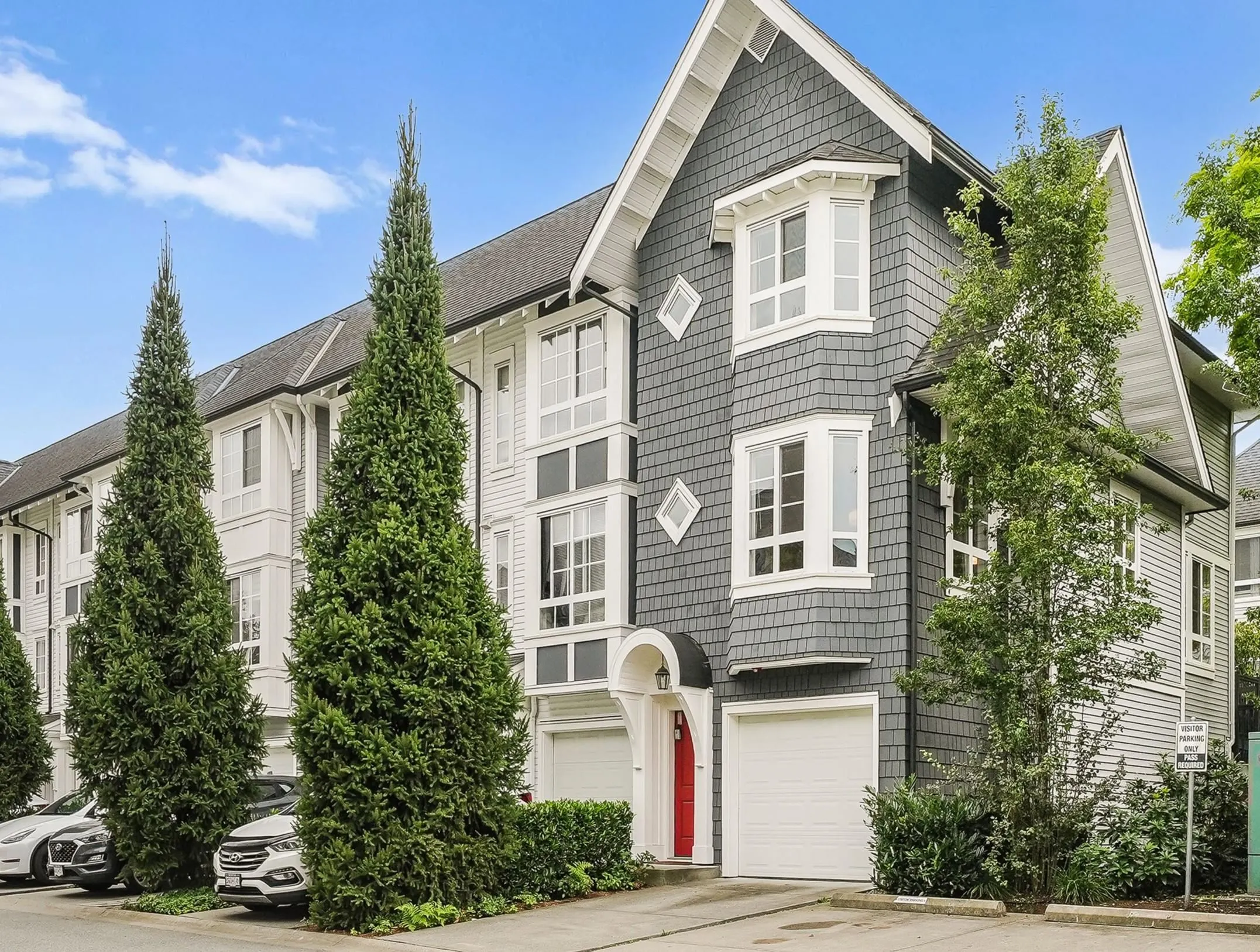 65 8476 207a Street