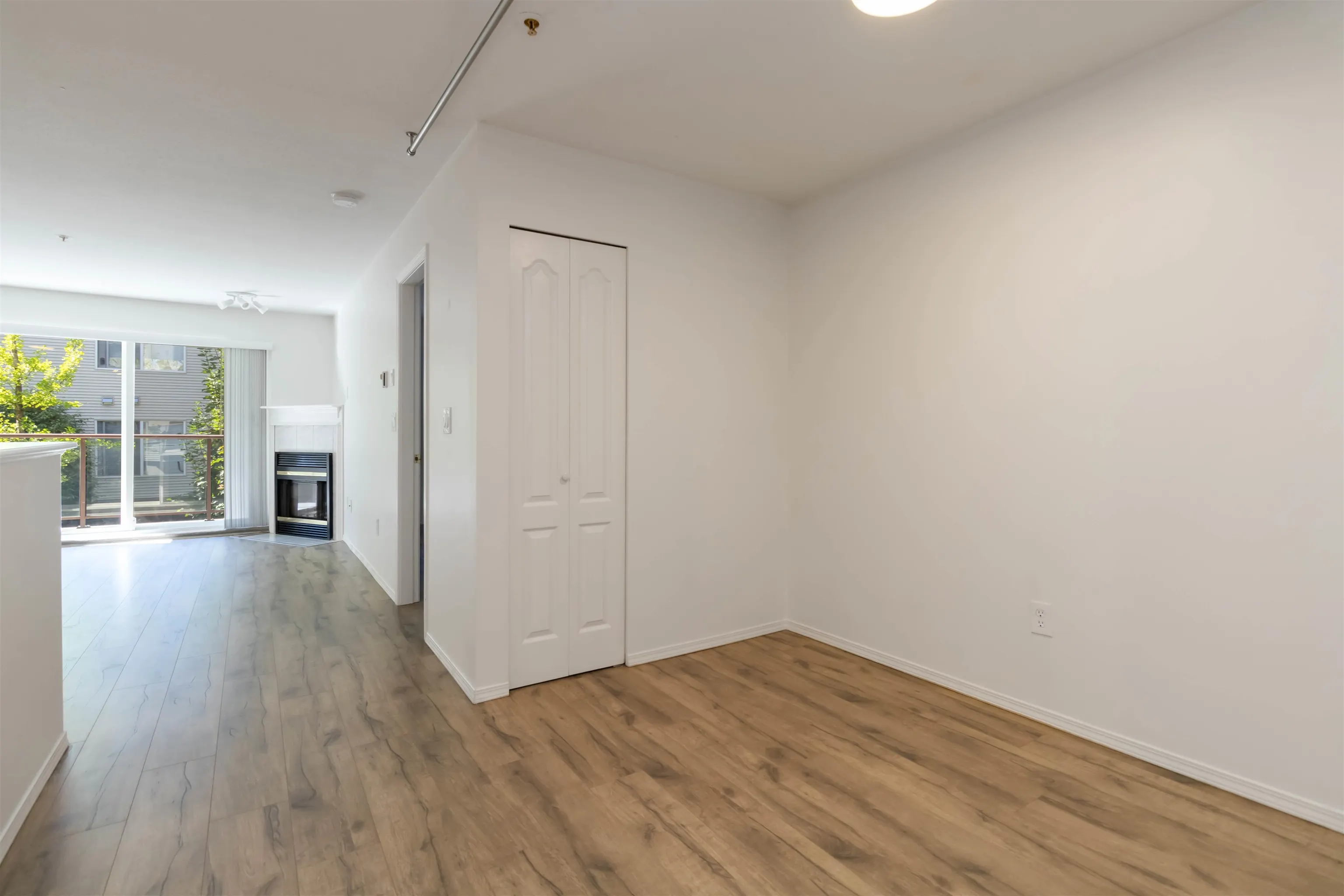 208 45520 Knight Road