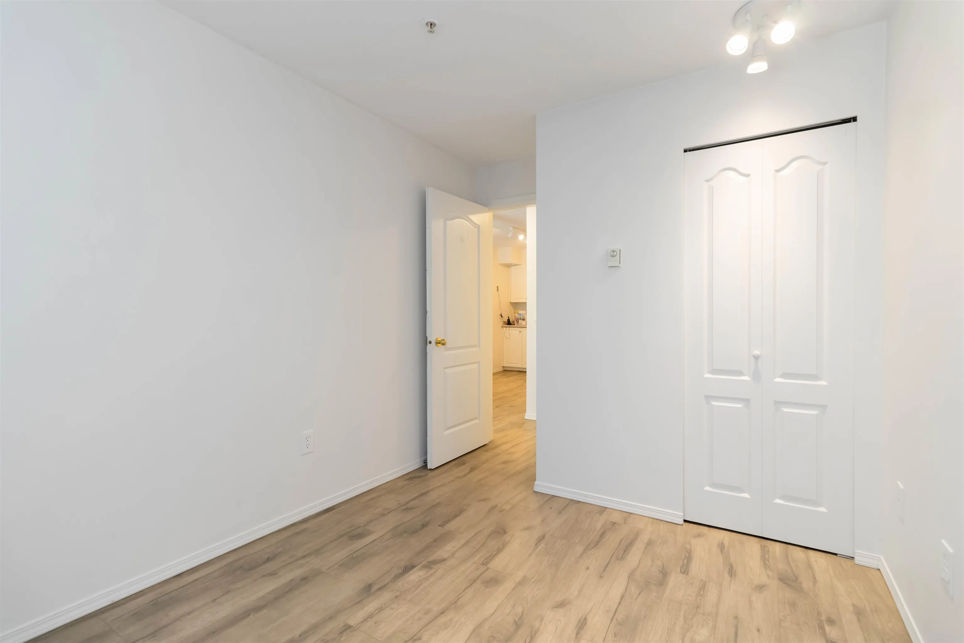 208 45520 Knight Road