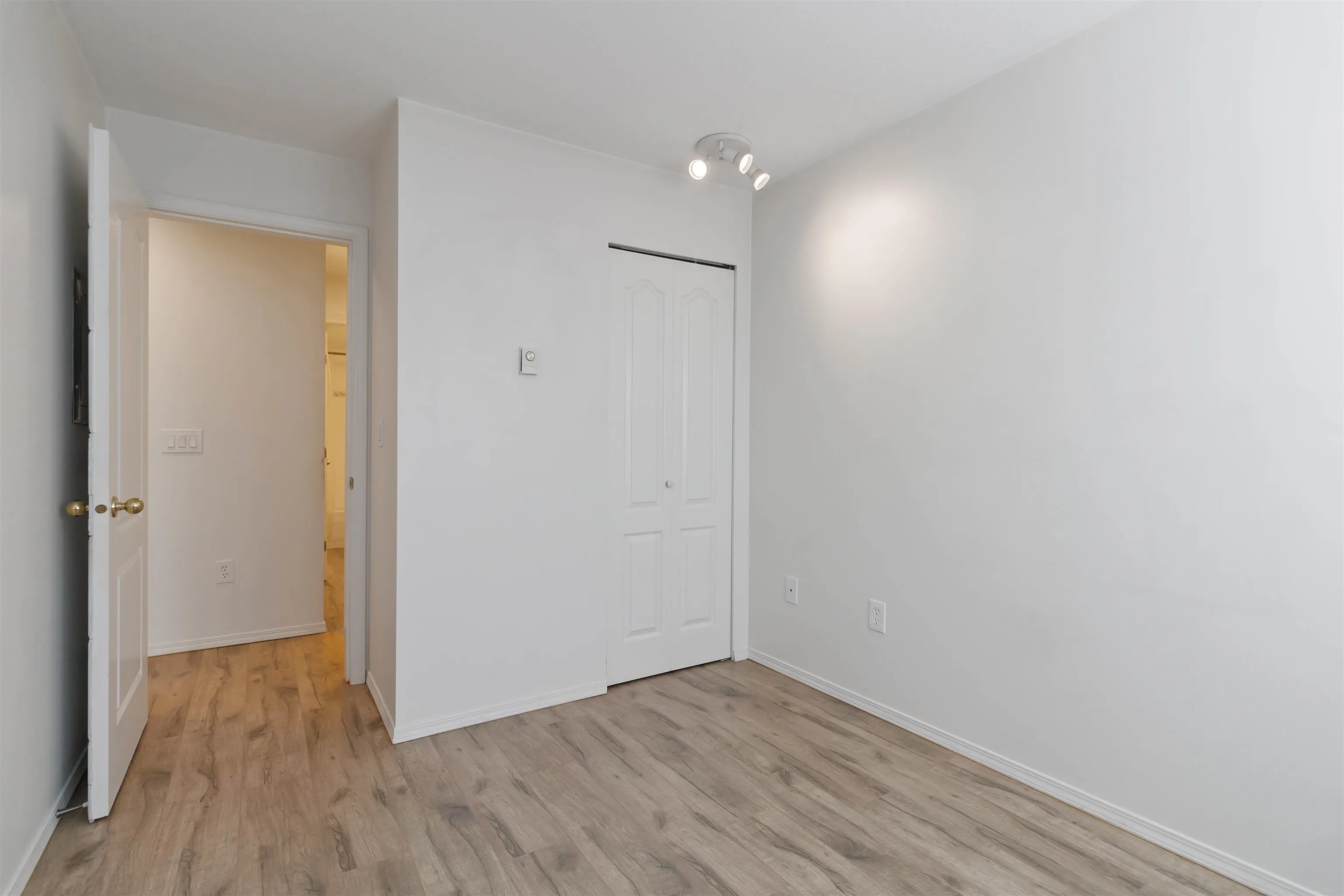 208 45520 Knight Road