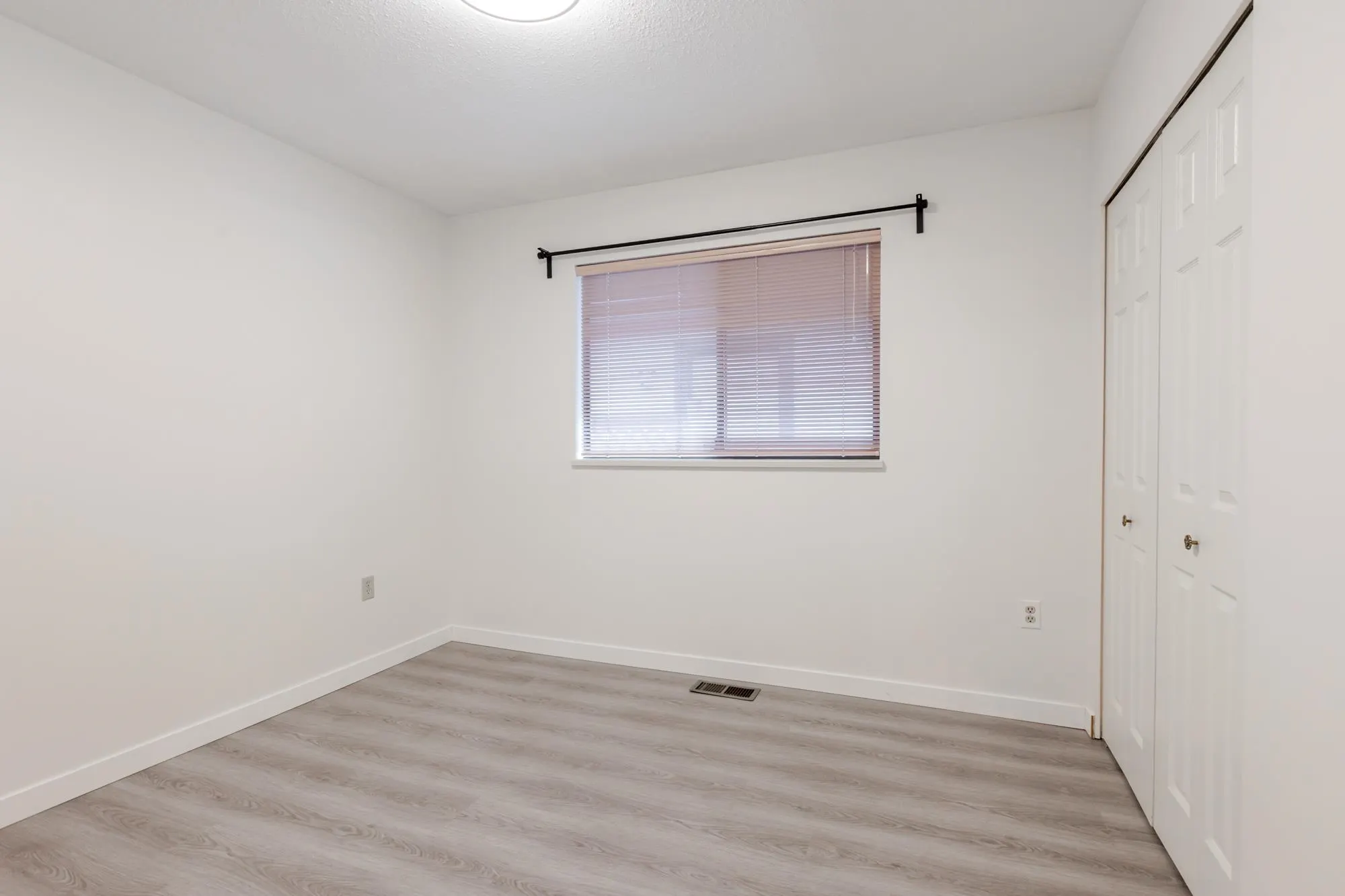 10467 Glenbrook Grove