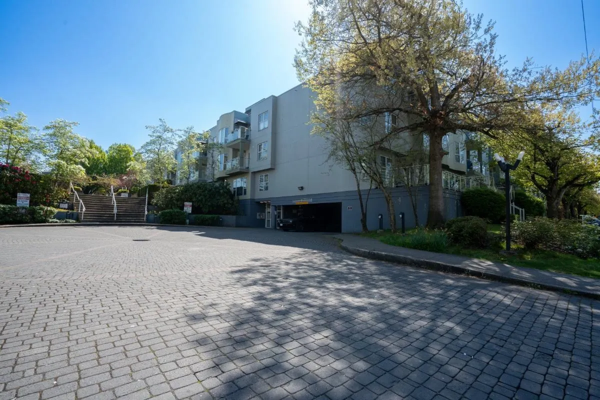 211 7800 St. Albans Road