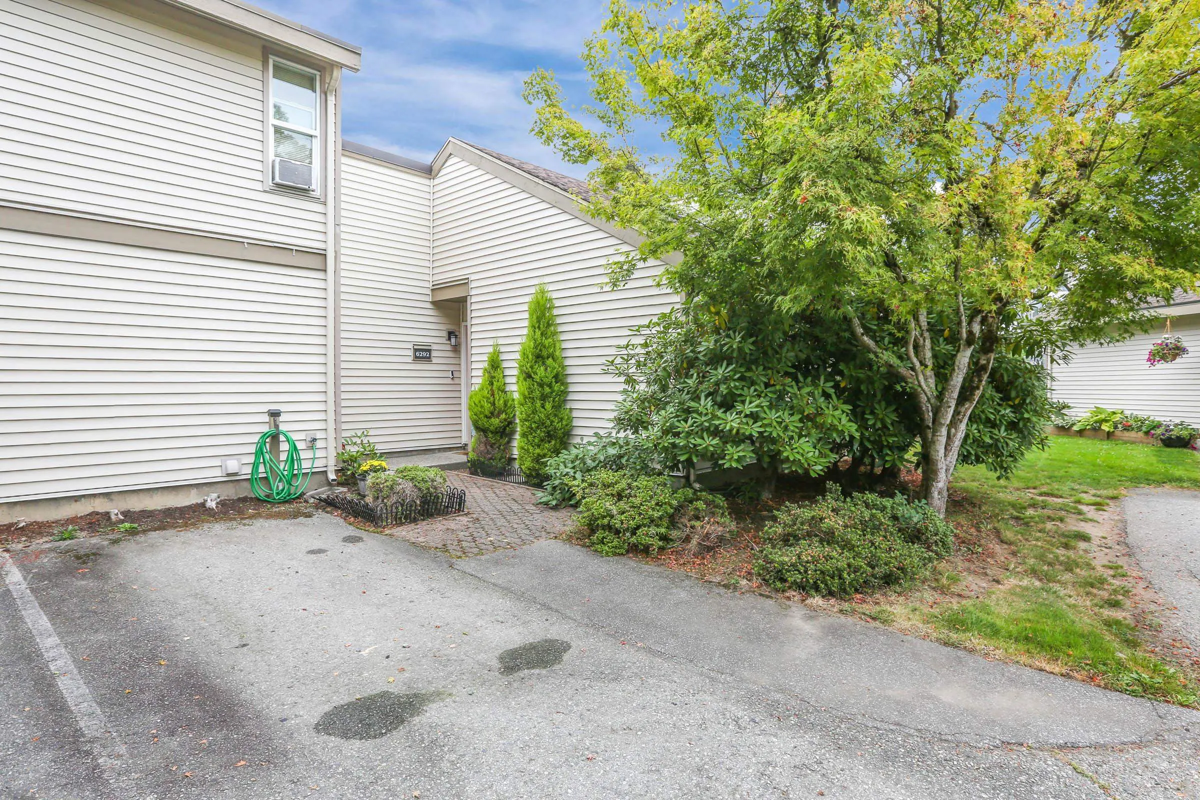 6292 W Greenside Drive
