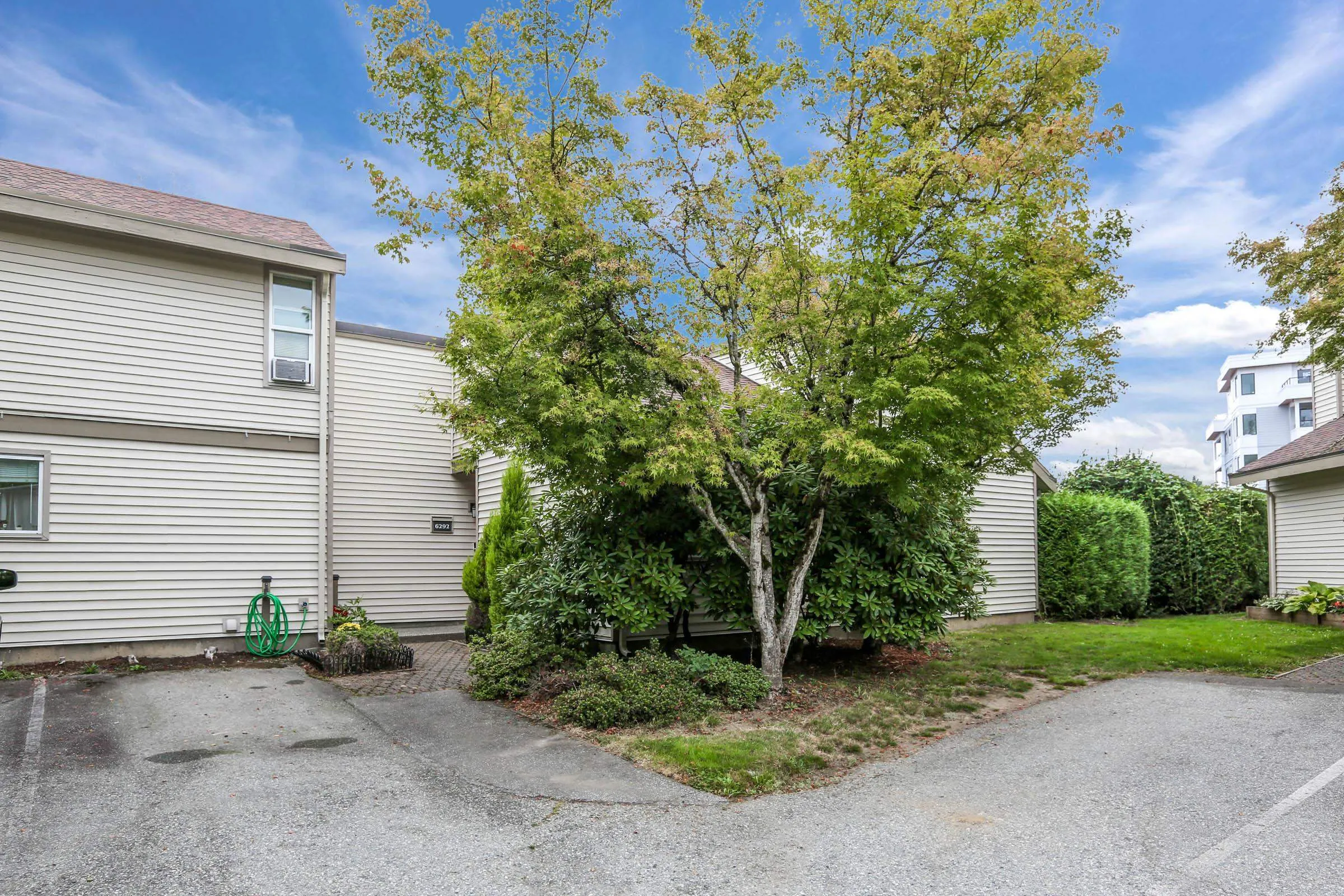 6292 W Greenside Drive