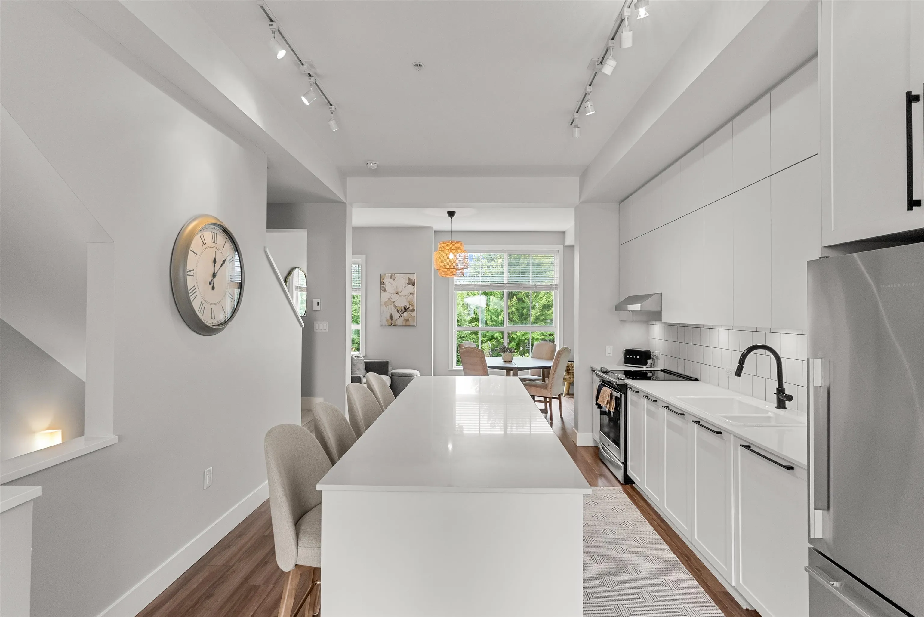 58 4638 Orca Way