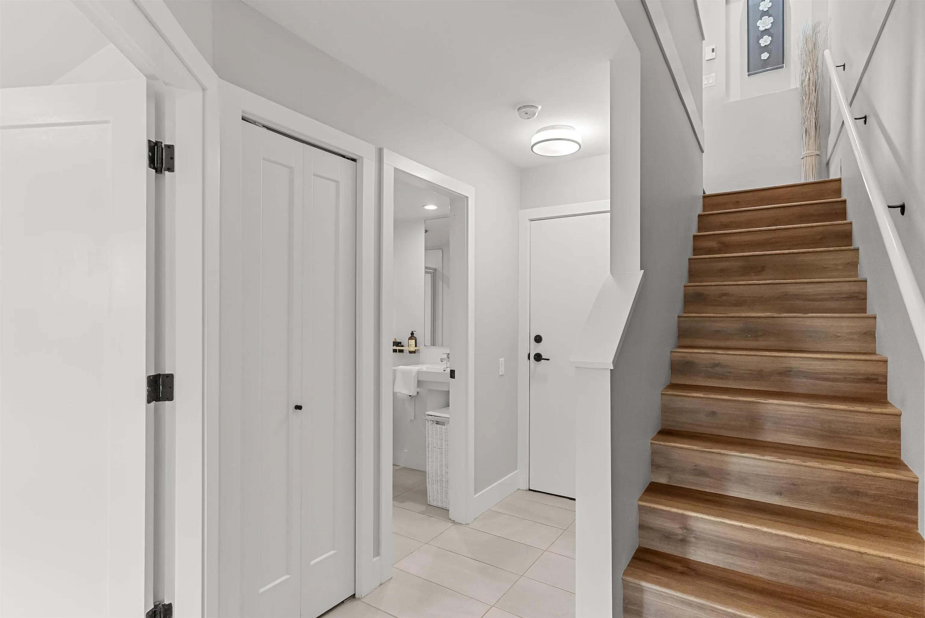 58 4638 Orca Way