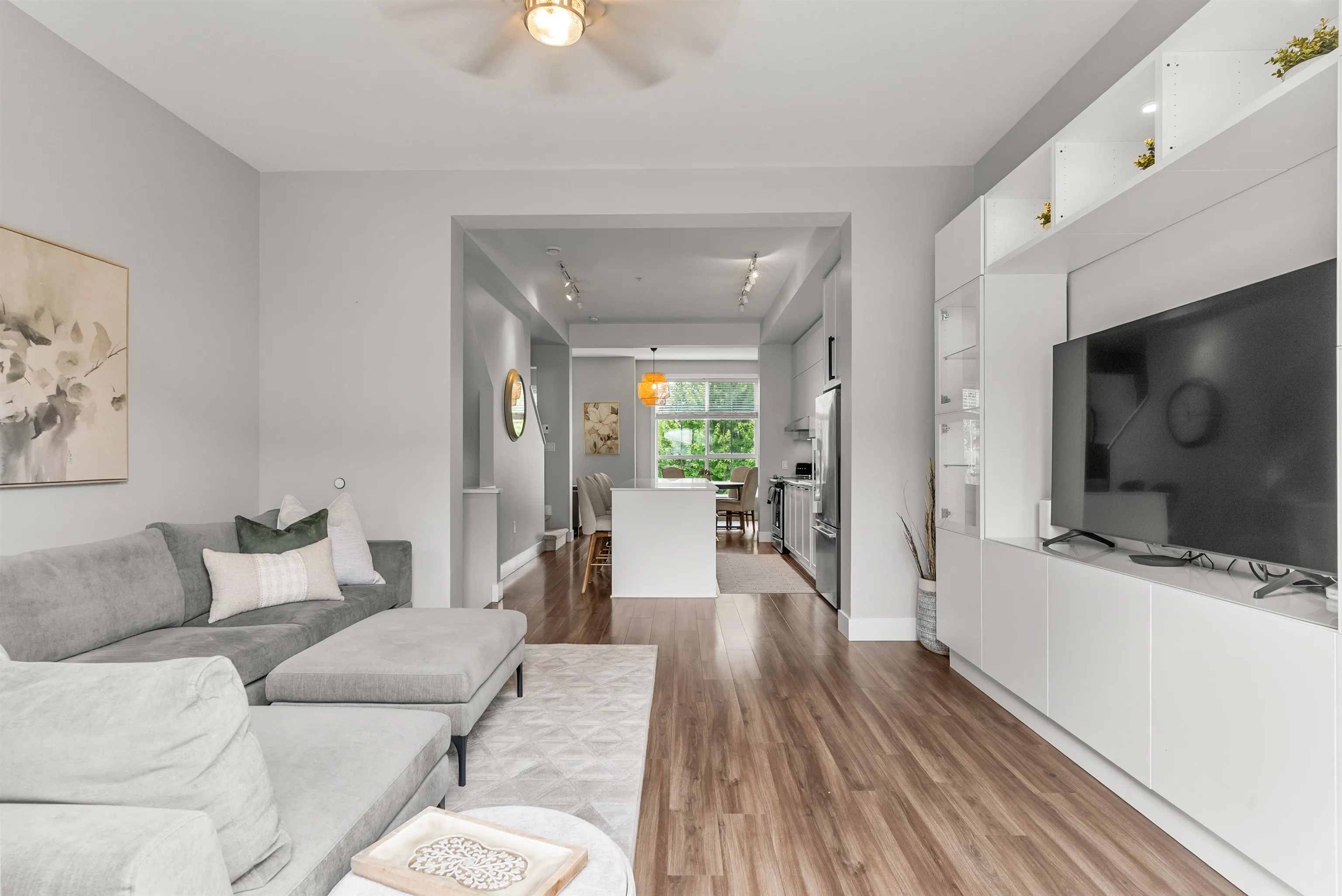 58 4638 Orca Way