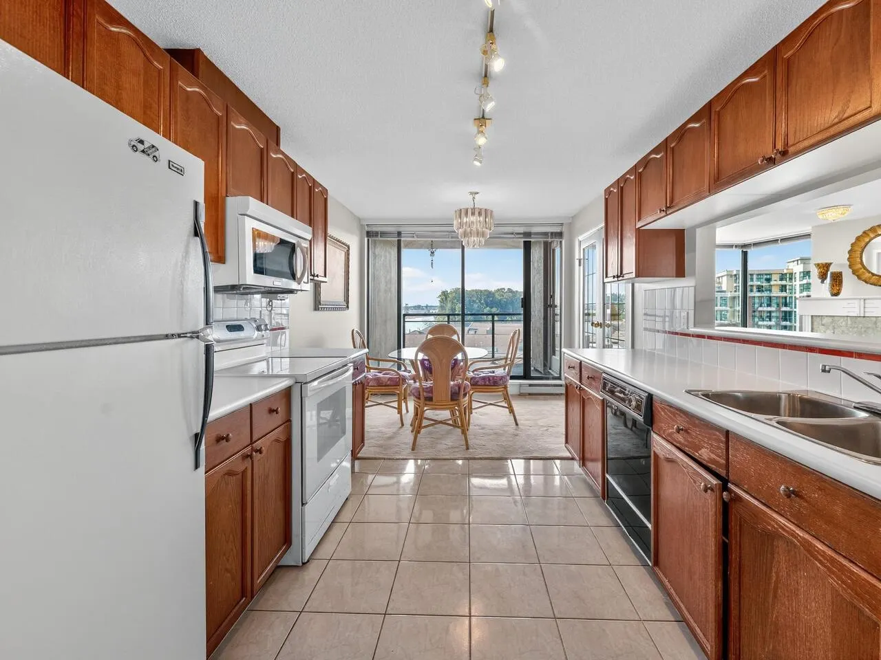 807 8 Laguna Court