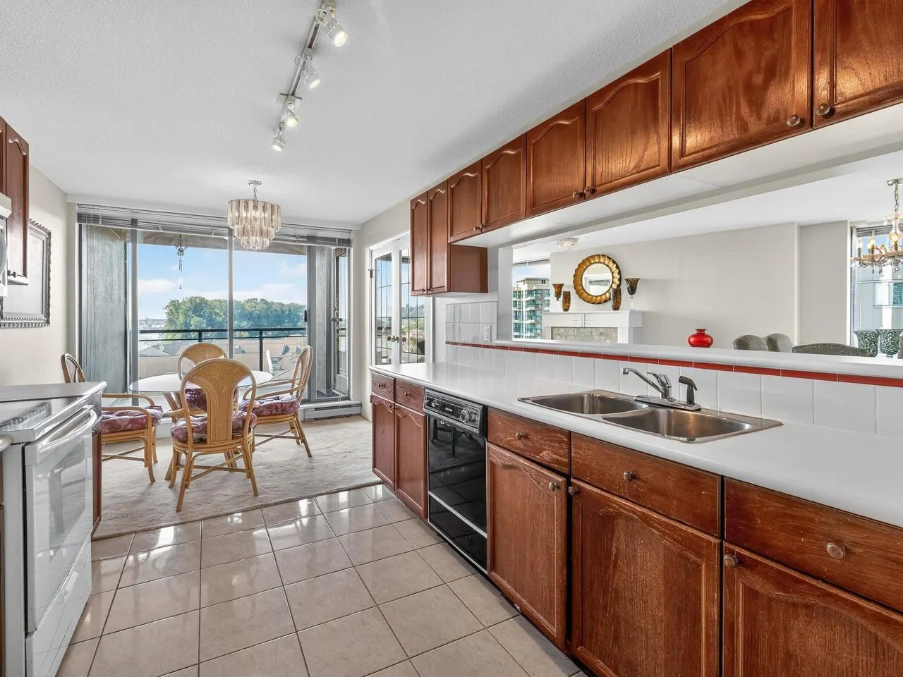 807 8 Laguna Court