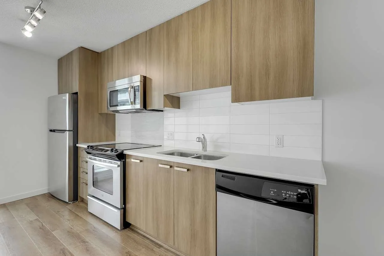 2305 13325 102a Avenue