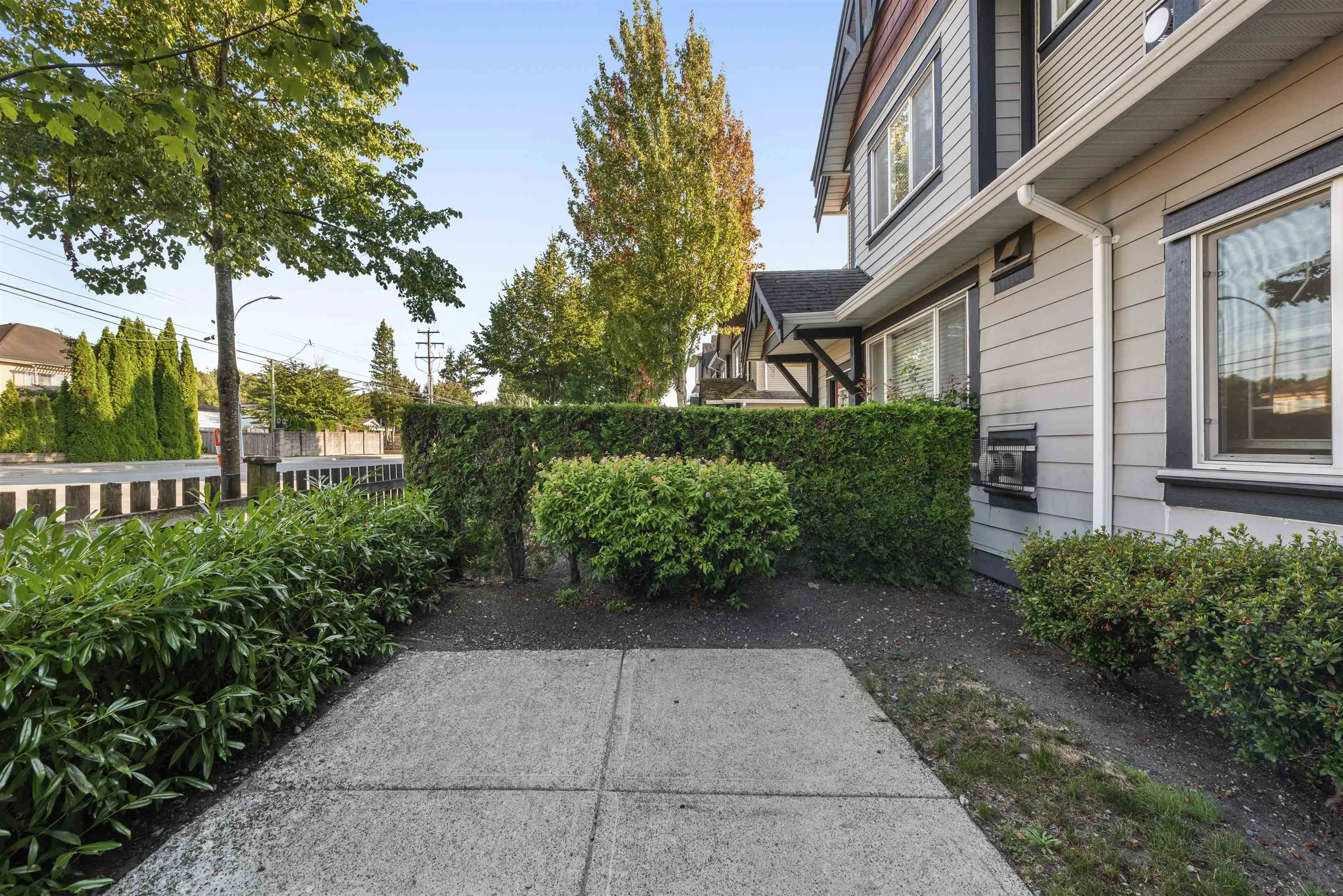 2 6551 No. 4 Road