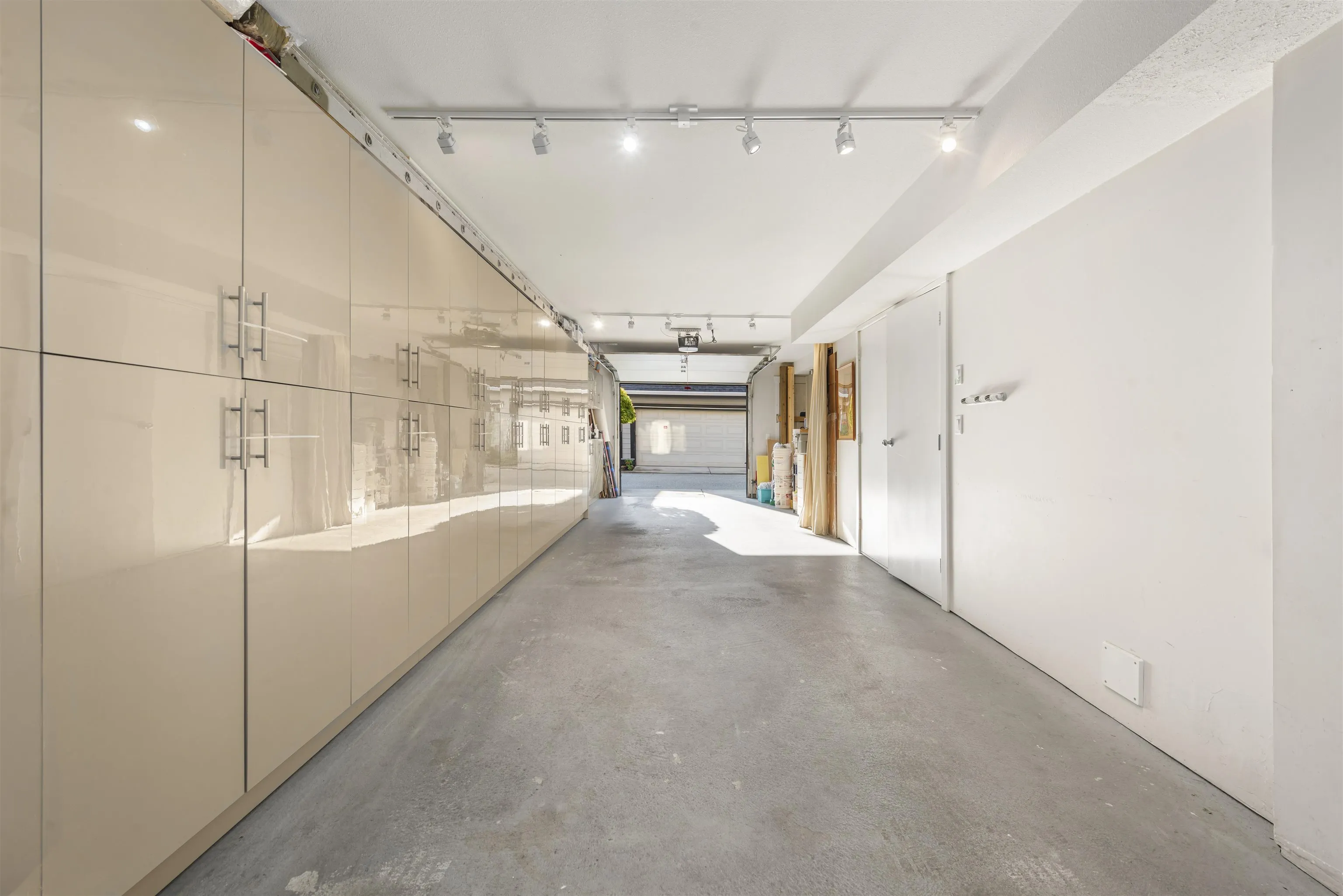 2 6551 No. 4 Road