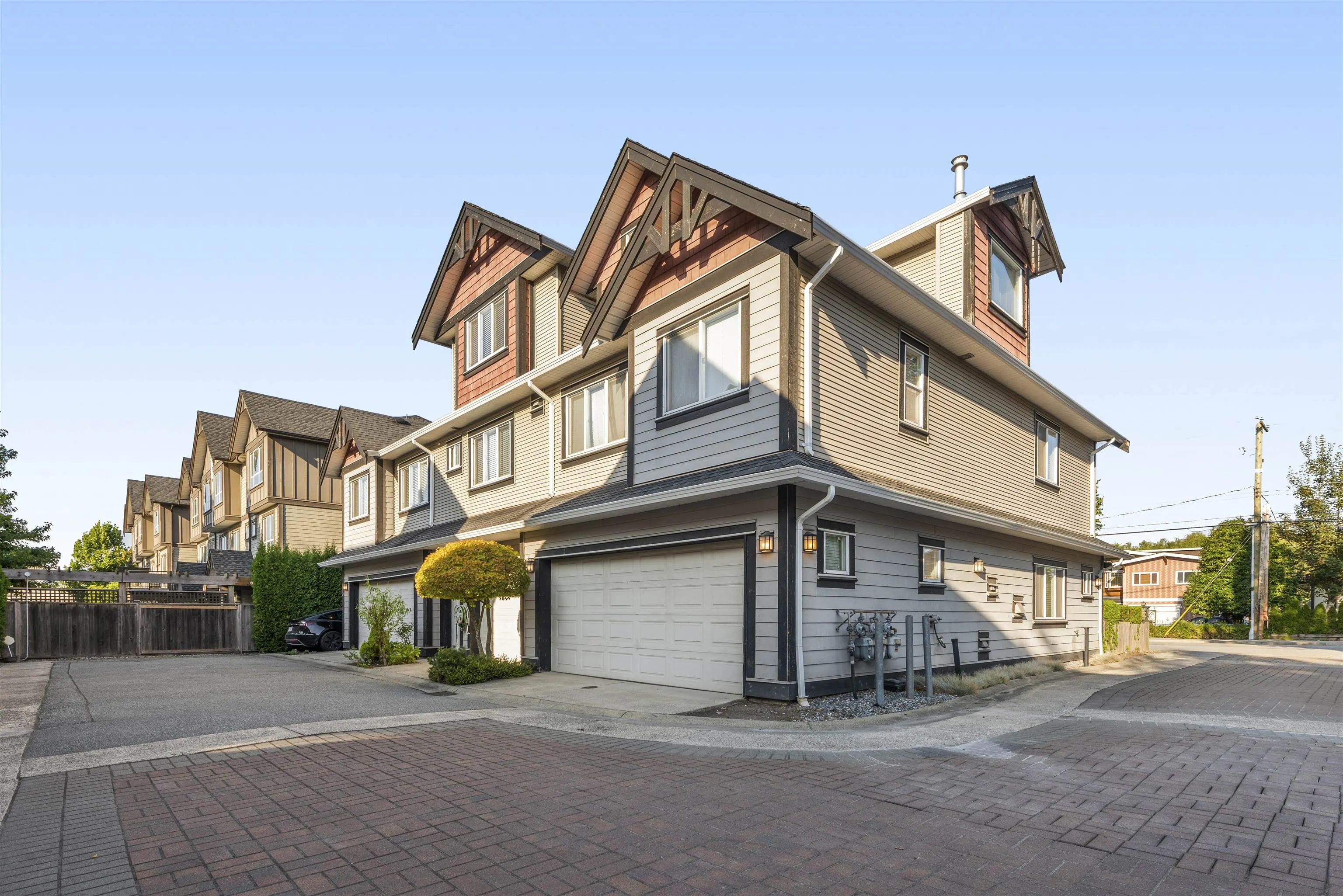 2 6551 No. 4 Road