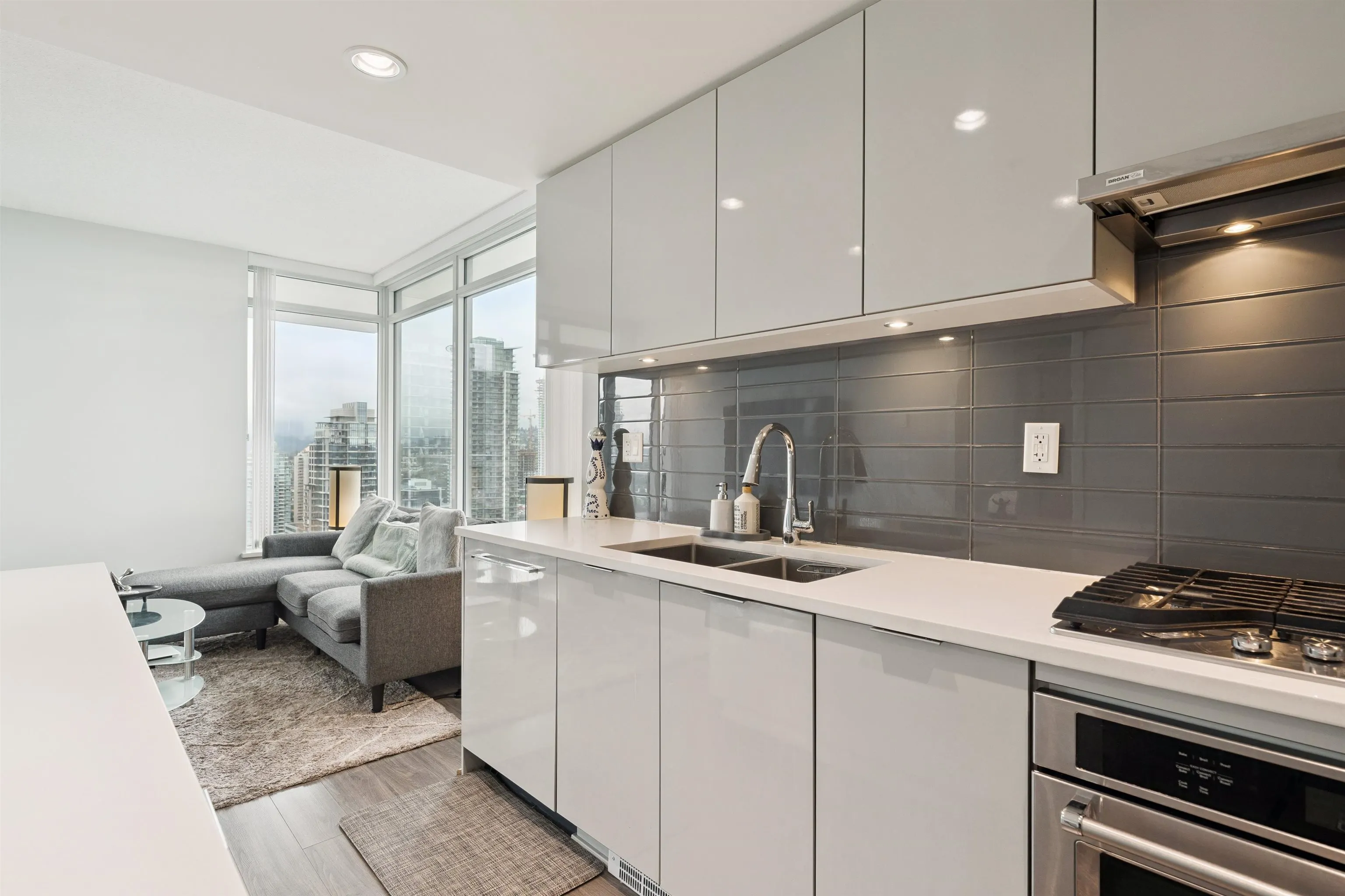 3408 2388 Madison Avenue