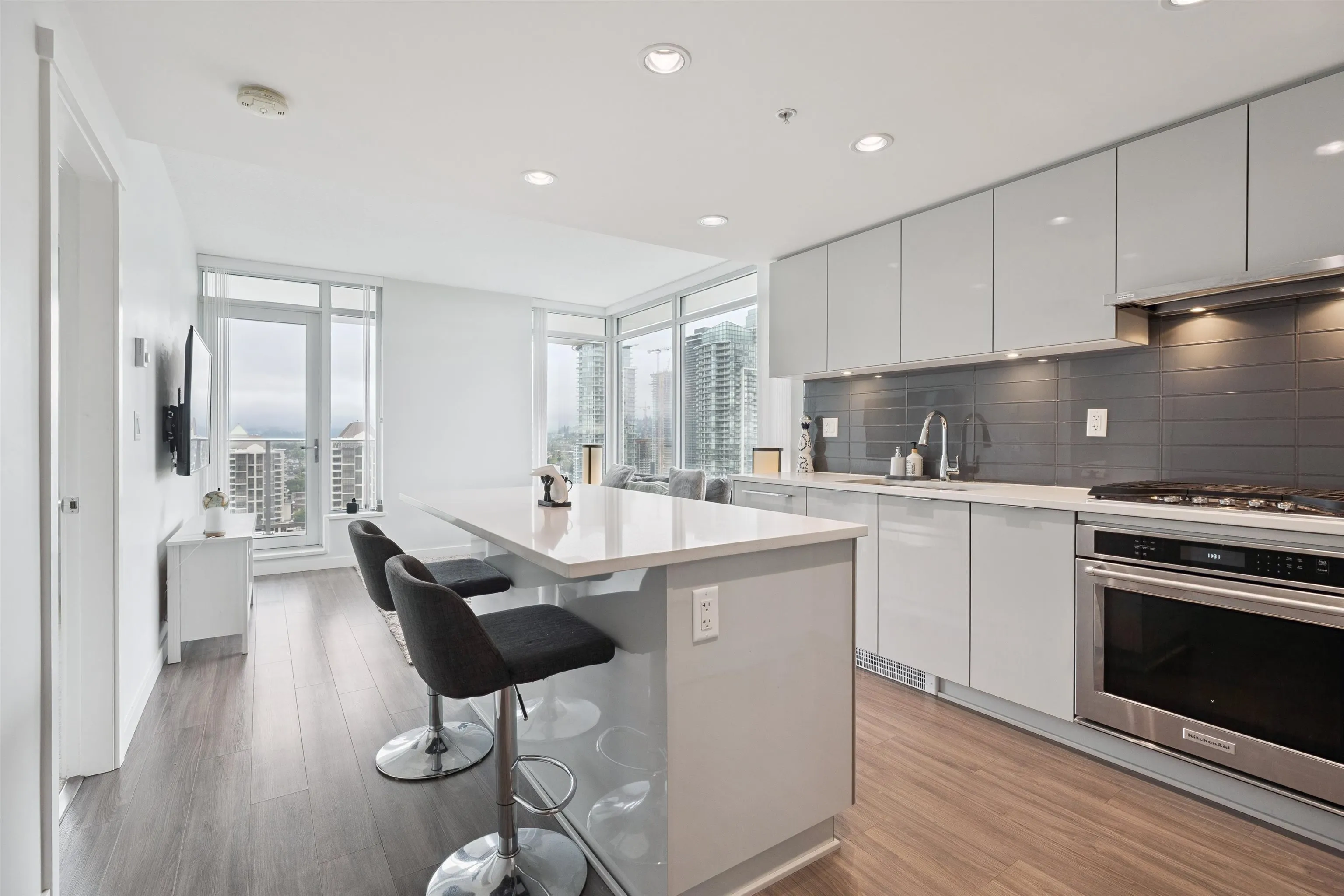 3408 2388 Madison Avenue