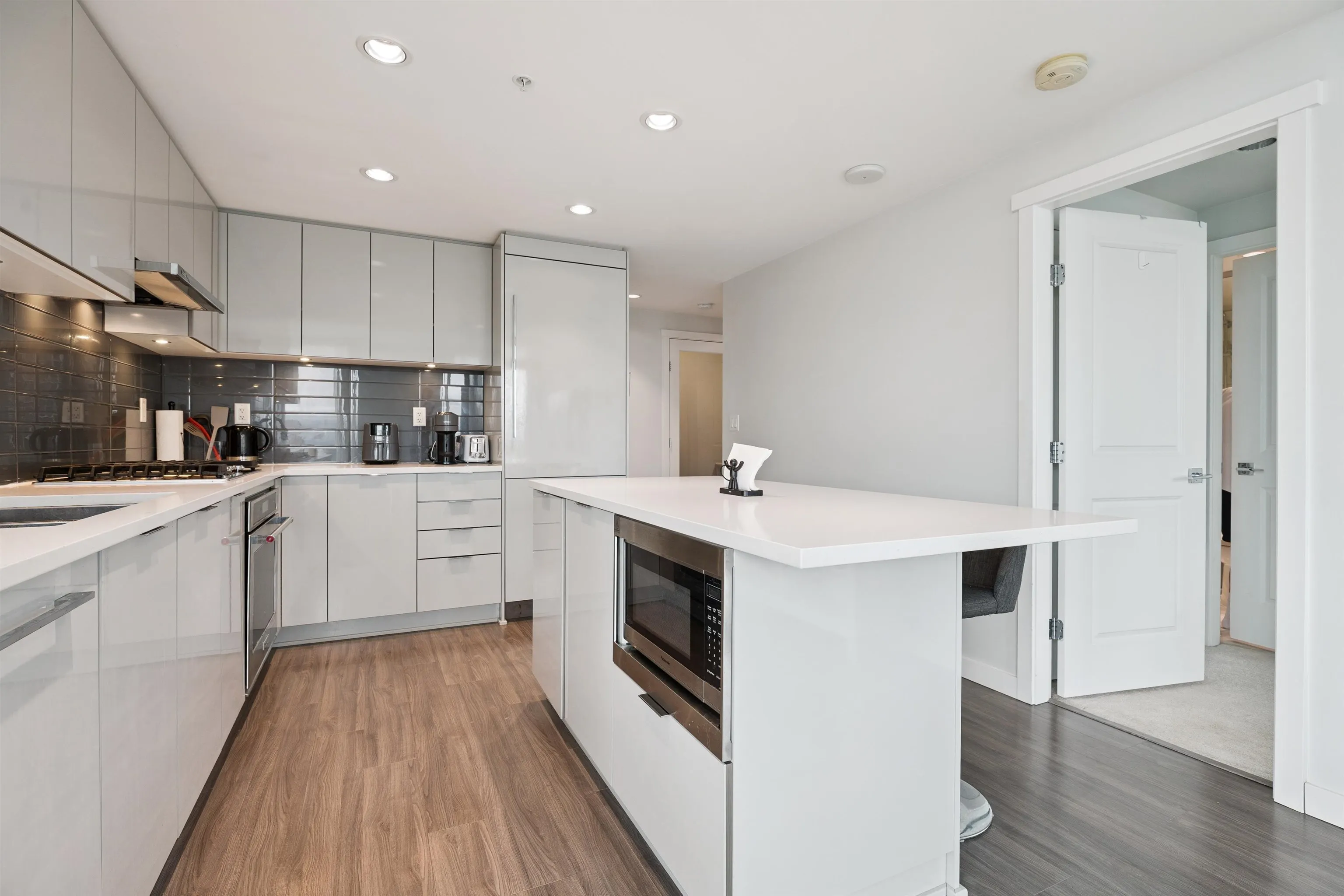 3408 2388 Madison Avenue