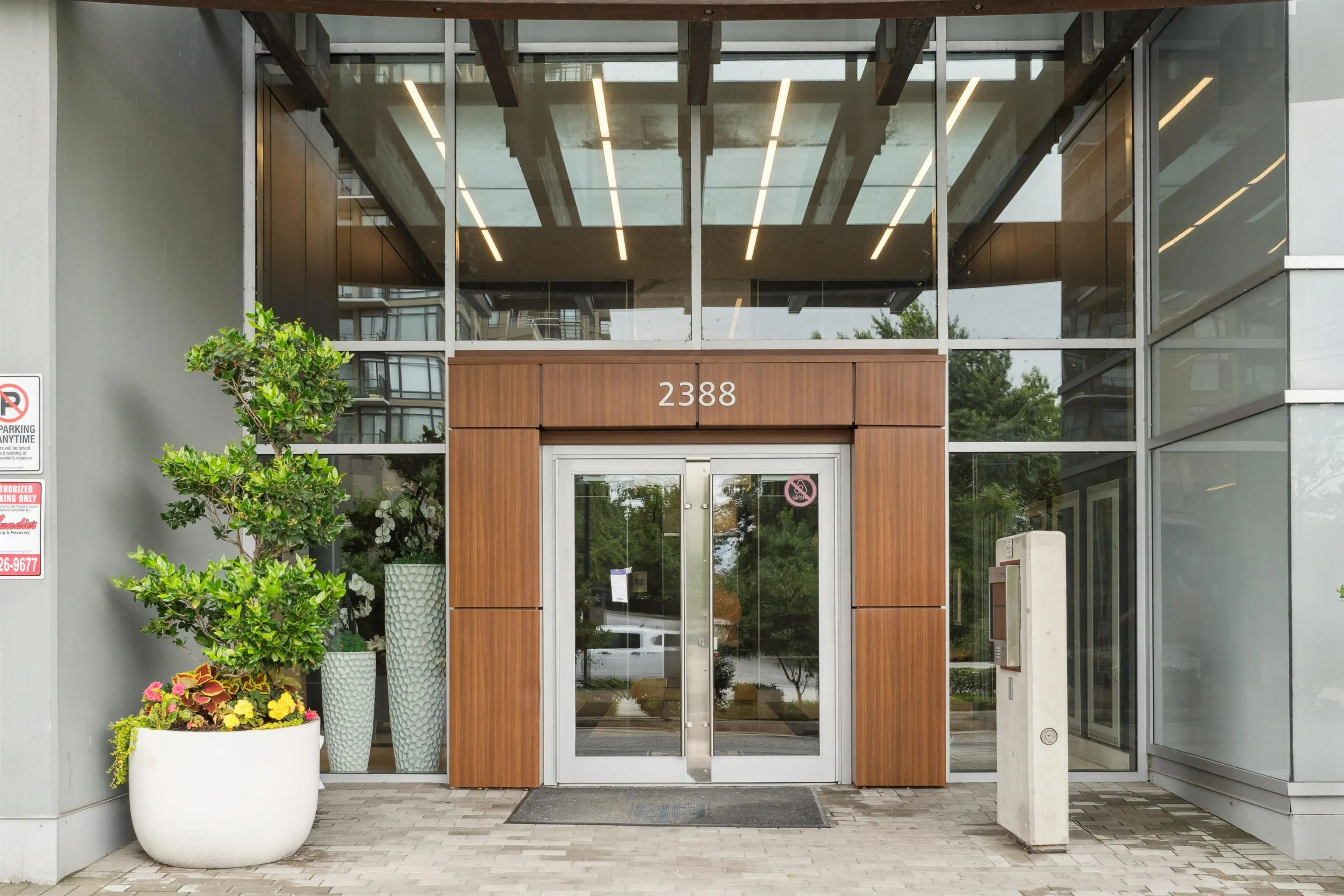 3408 2388 Madison Avenue