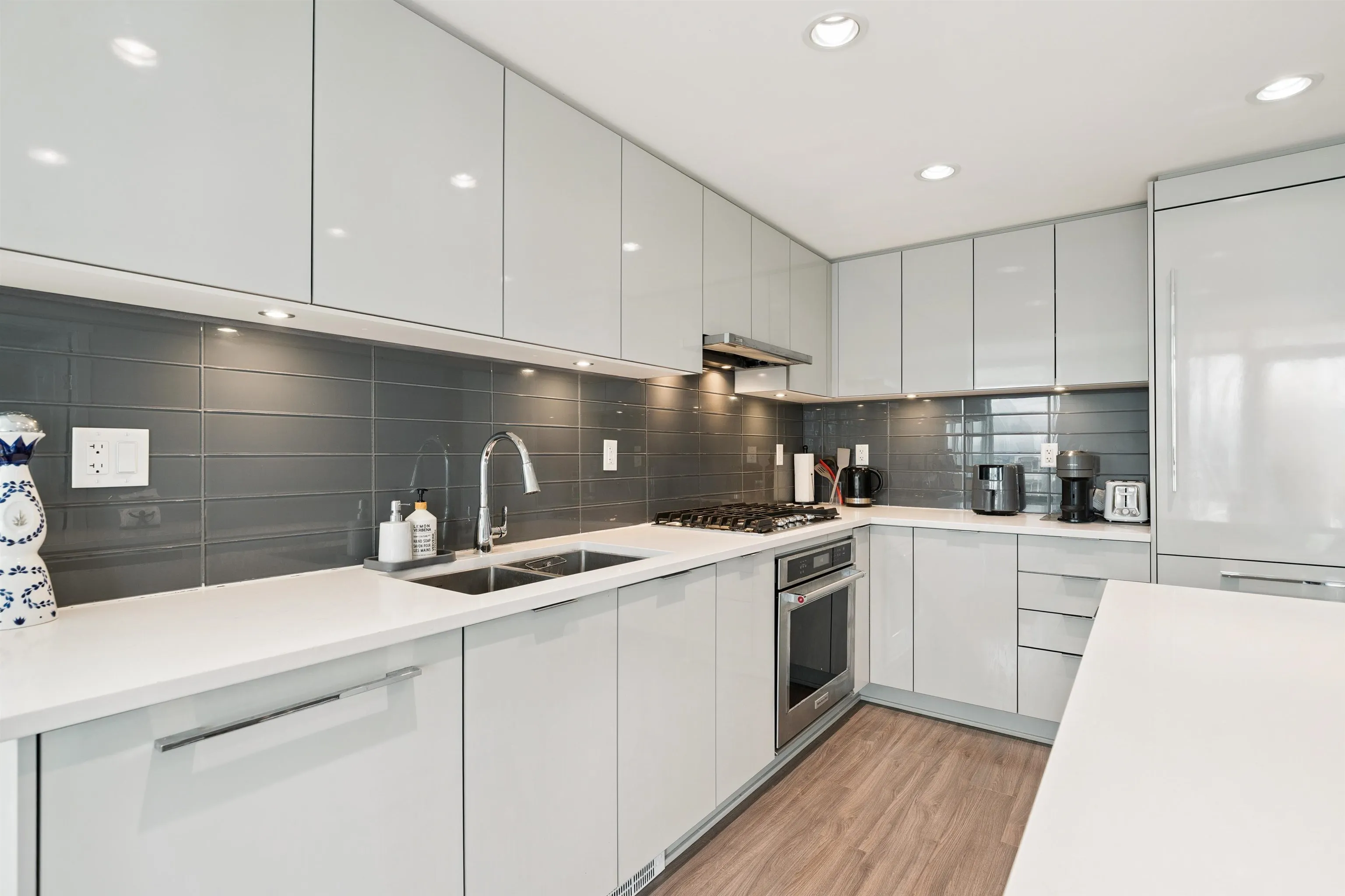 3408 2388 Madison Avenue