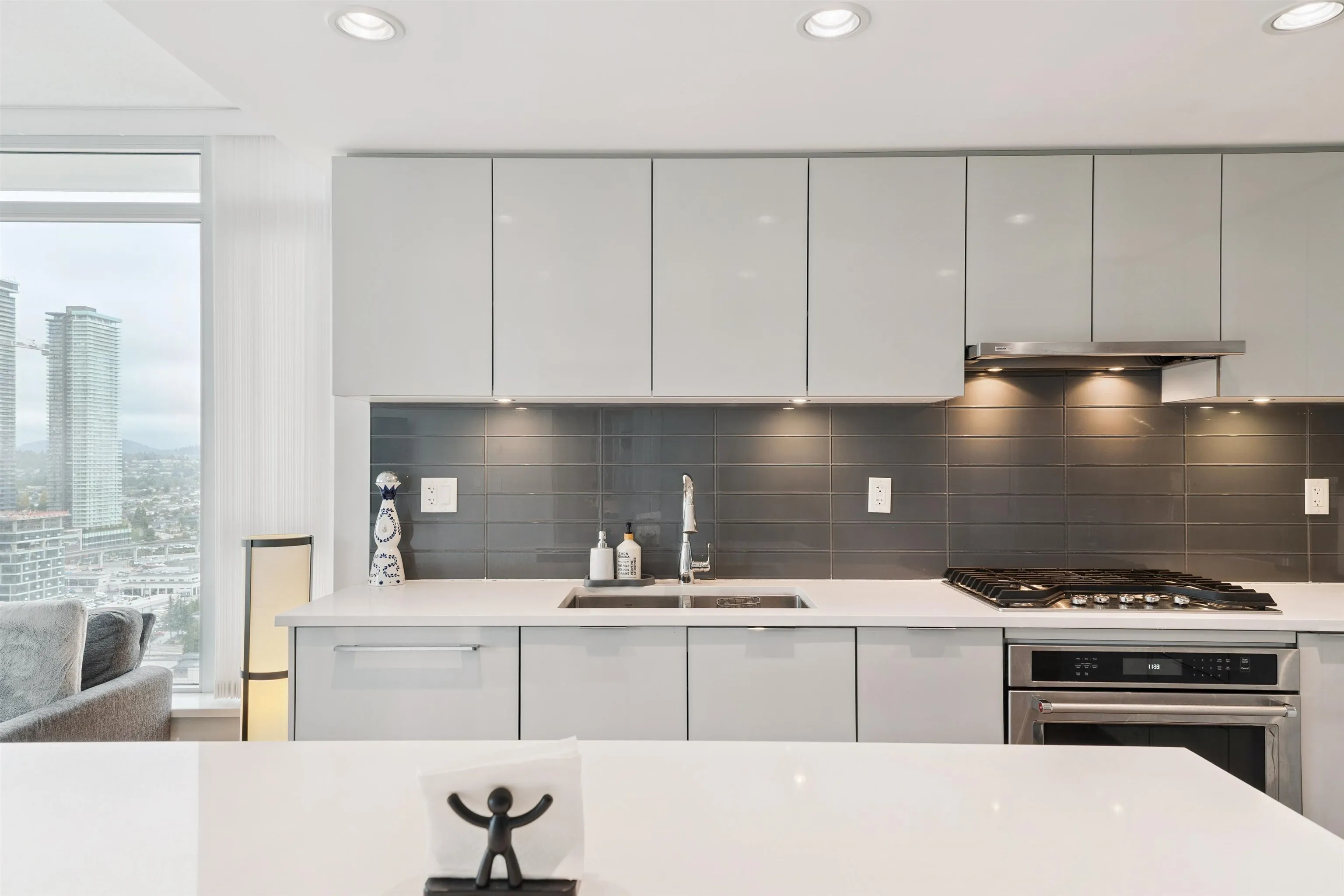 3408 2388 Madison Avenue