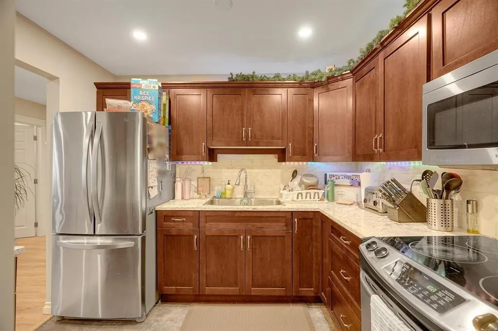 121 32850 George Ferguson Way