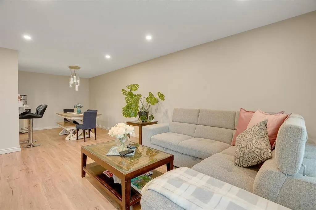 121 32850 George Ferguson Way
