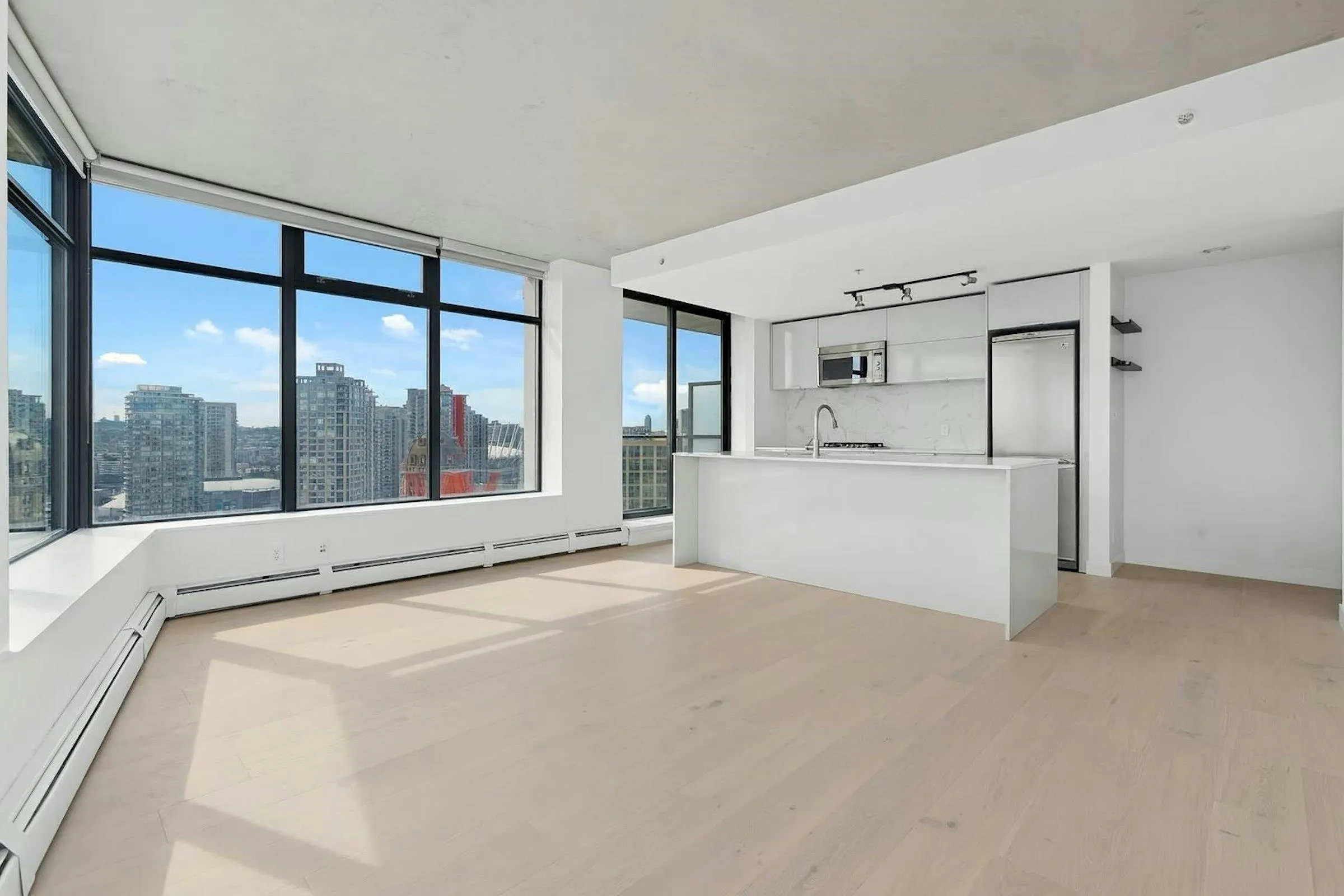 2404 108 W Cordova Street