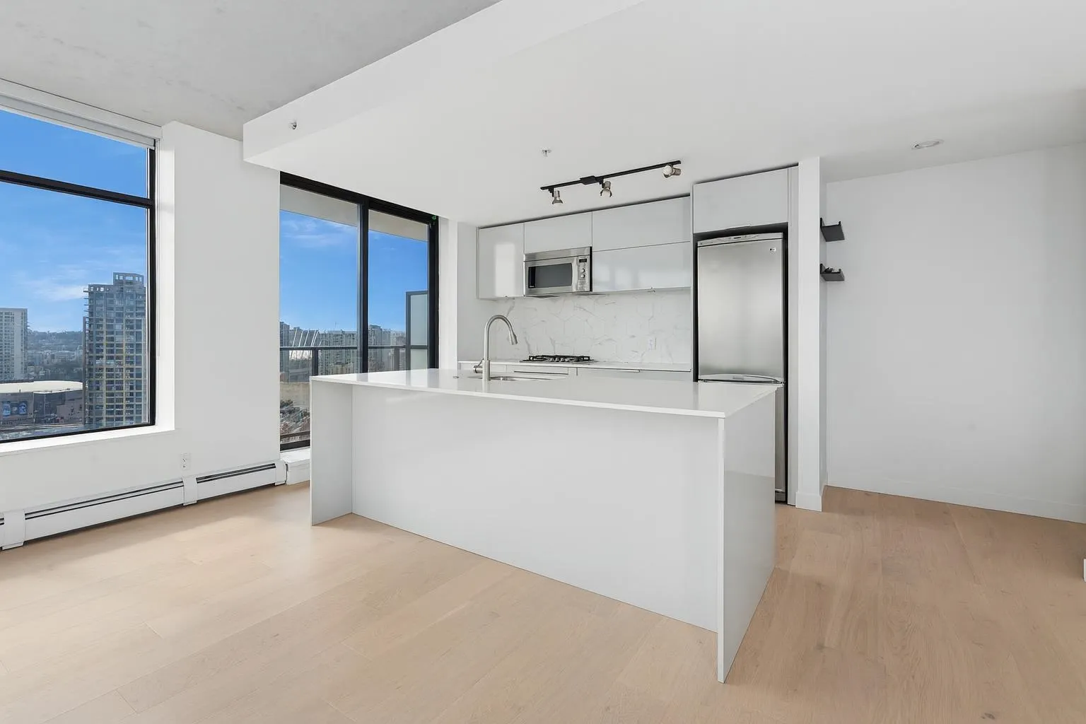 2404 108 W Cordova Street