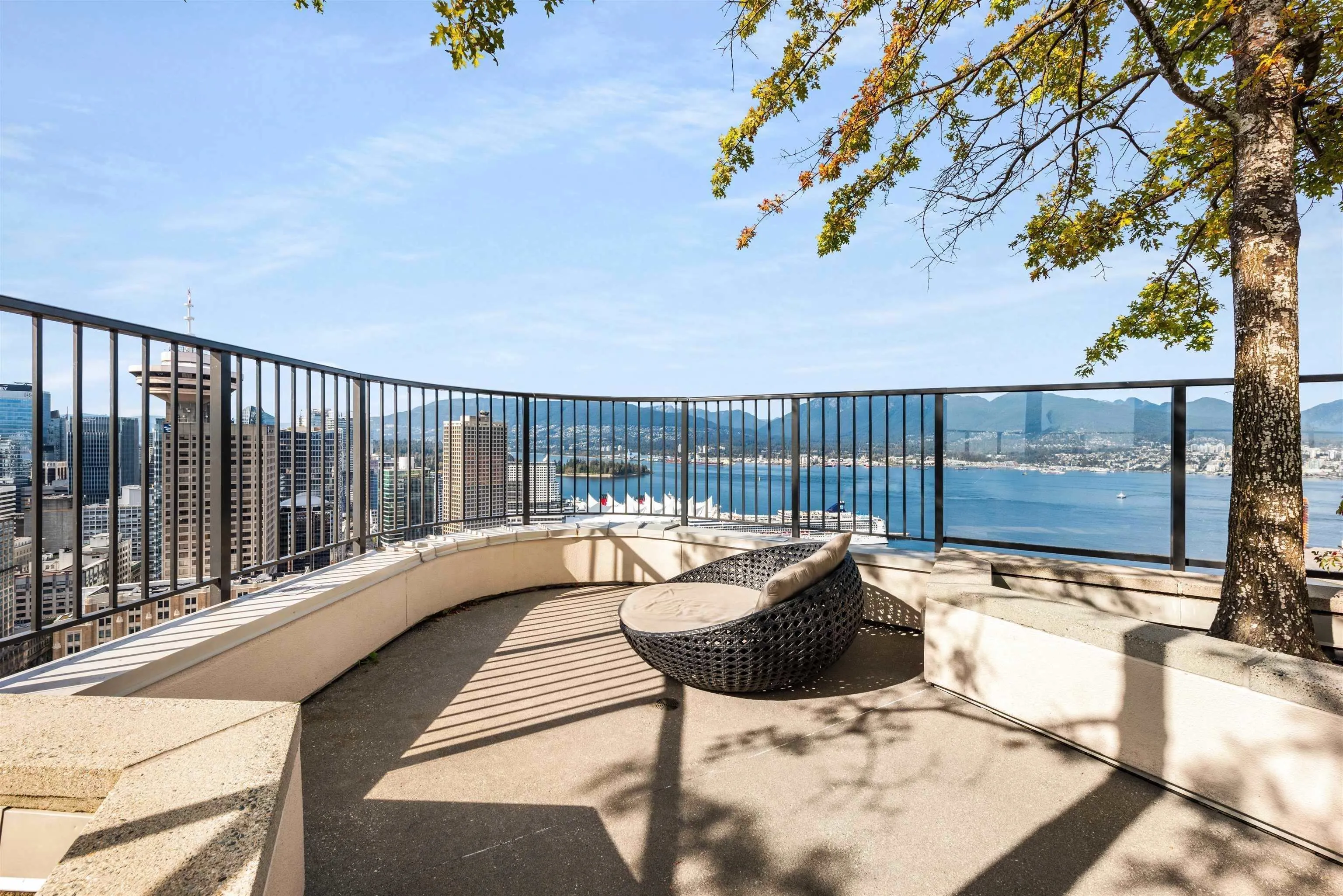 2404 108 W Cordova Street
