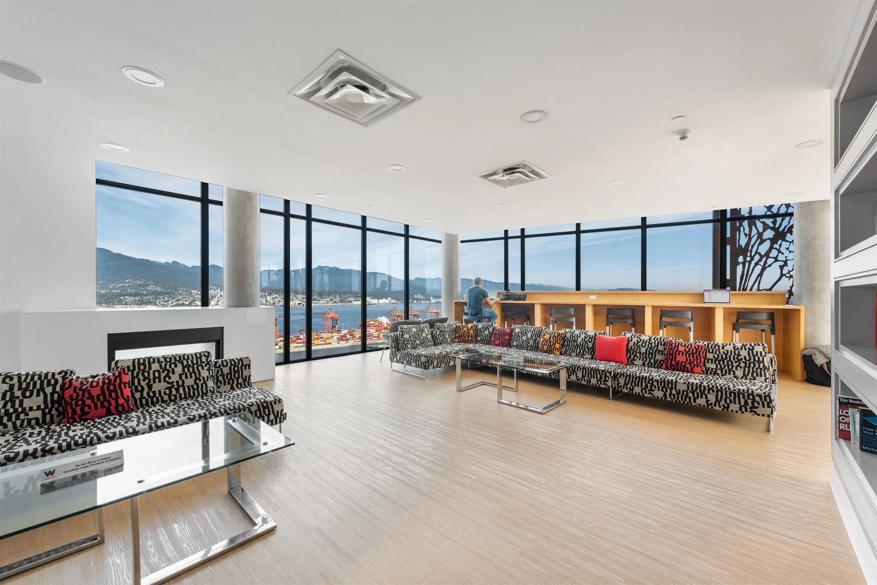 2404 108 W Cordova Street