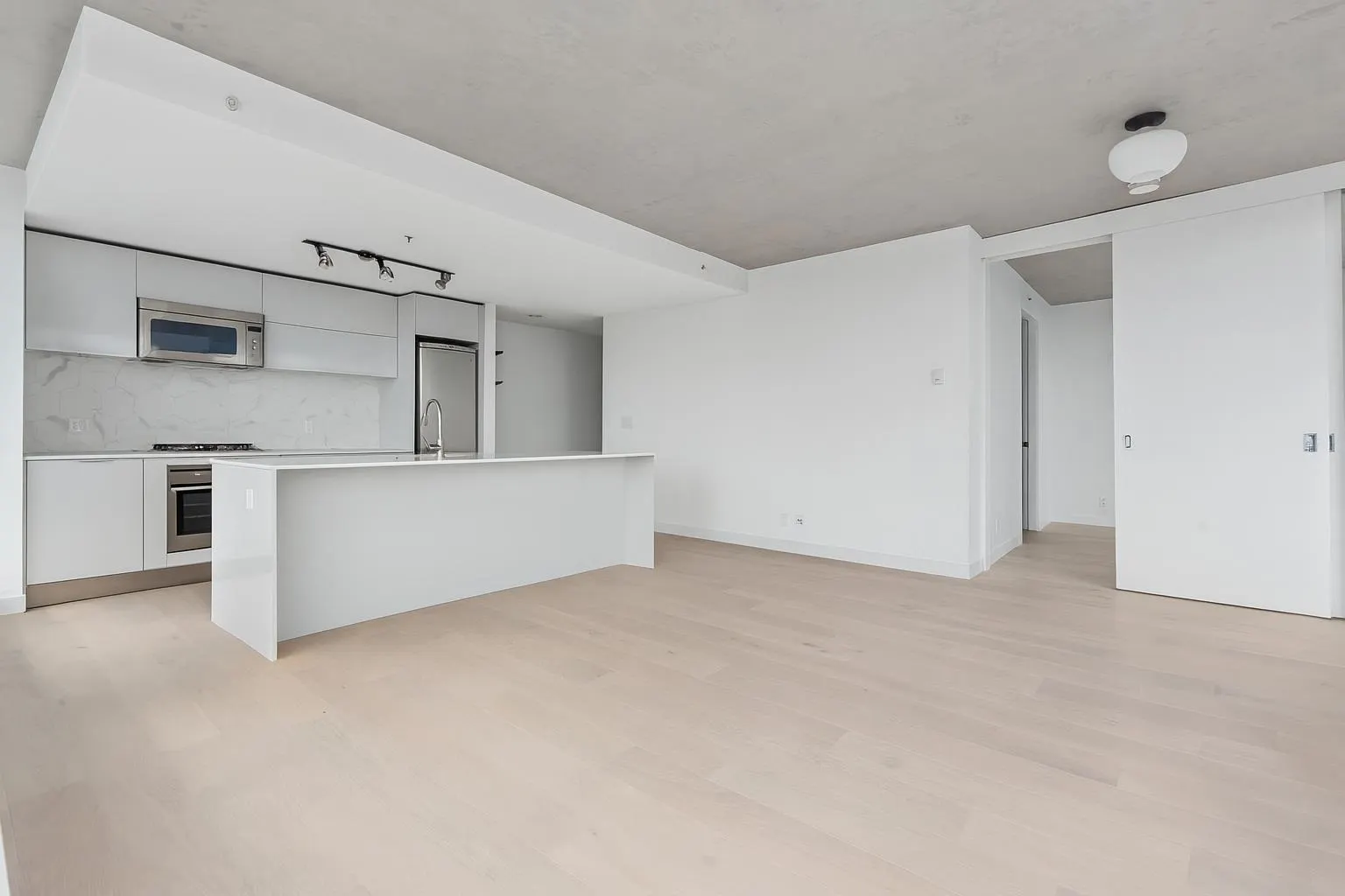 2404 108 W Cordova Street