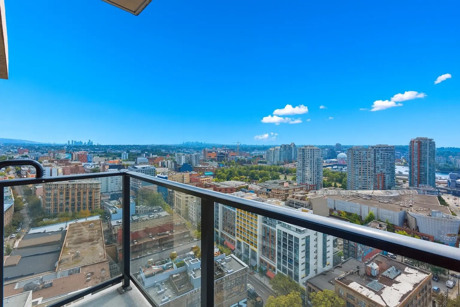 2404 108 W Cordova Street