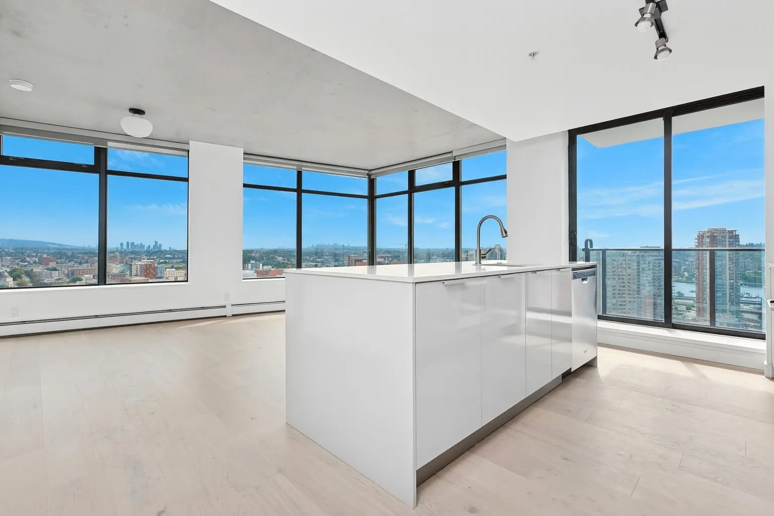 2404 108 W Cordova Street