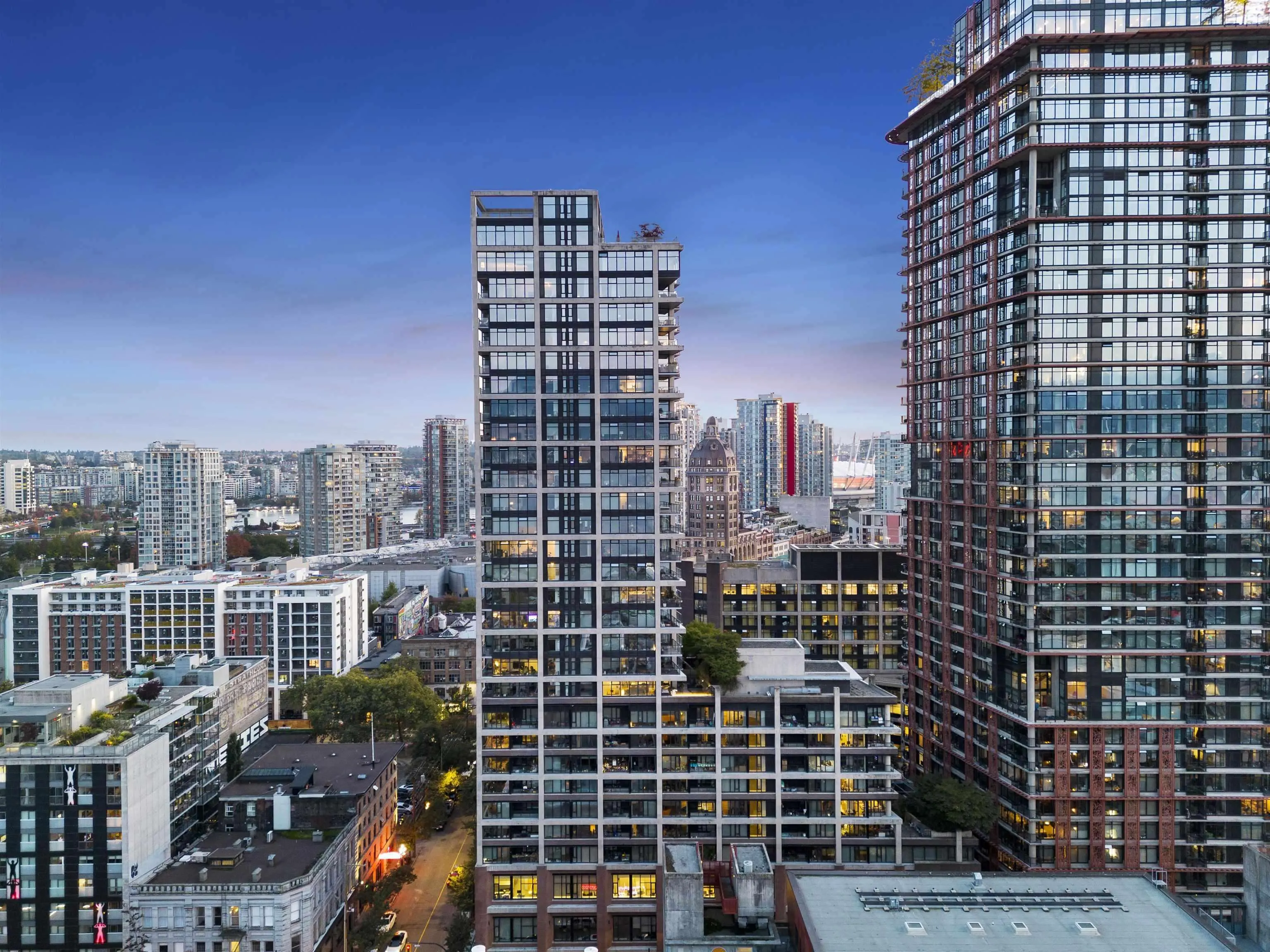 2404 108 W Cordova Street