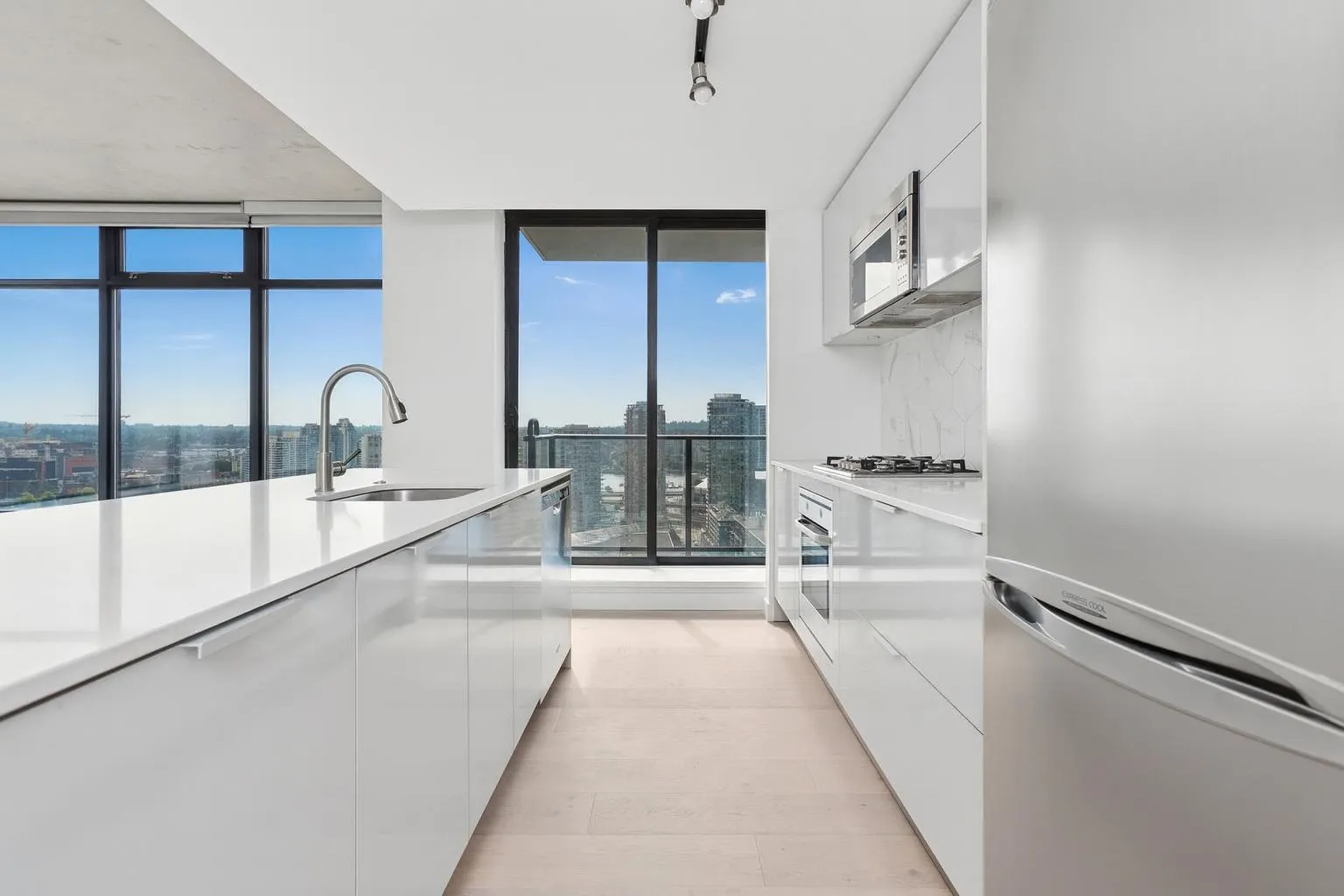 2404 108 W Cordova Street