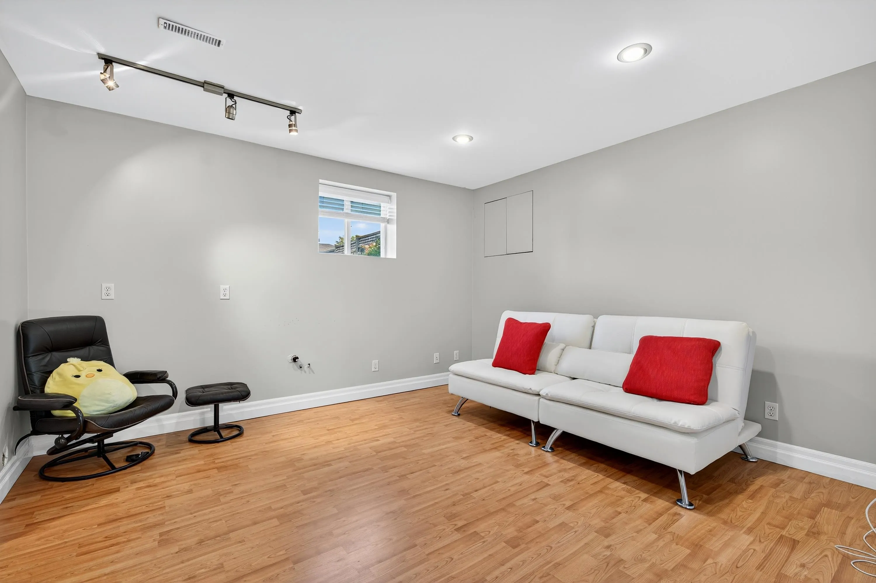 4938 Pioneer Avenue