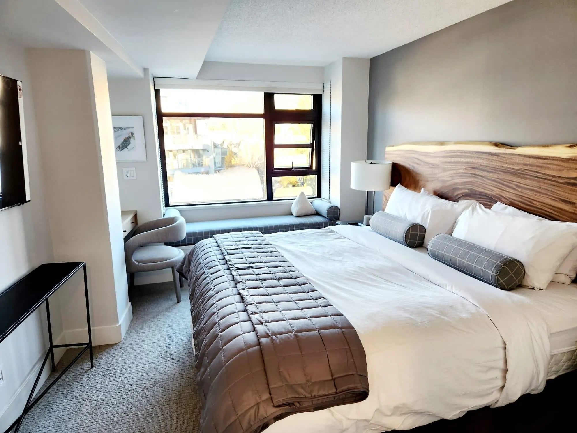 307 4280 Mountain Square